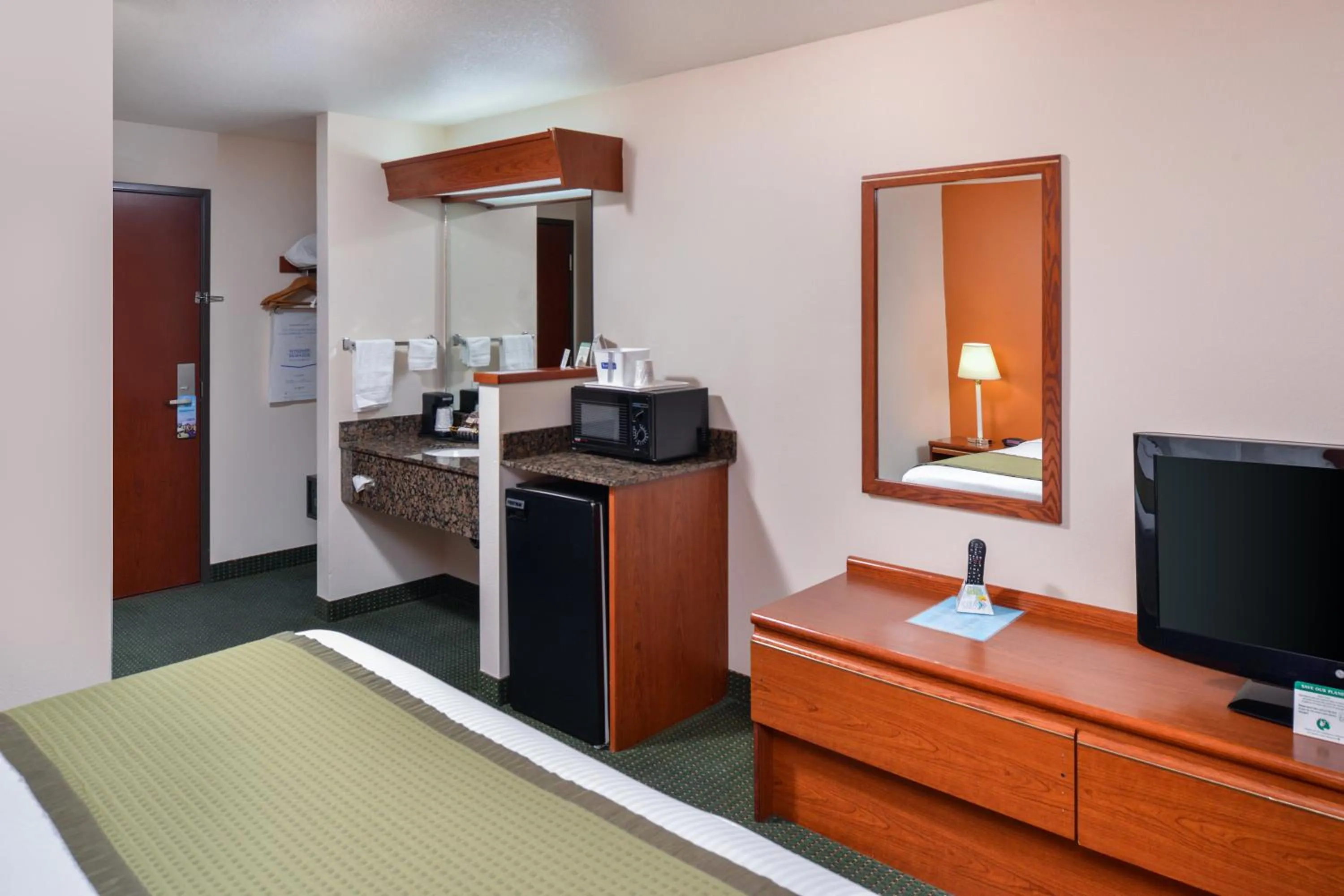 Coffee/tea facilities in Travelodge by Wyndham, Newberg