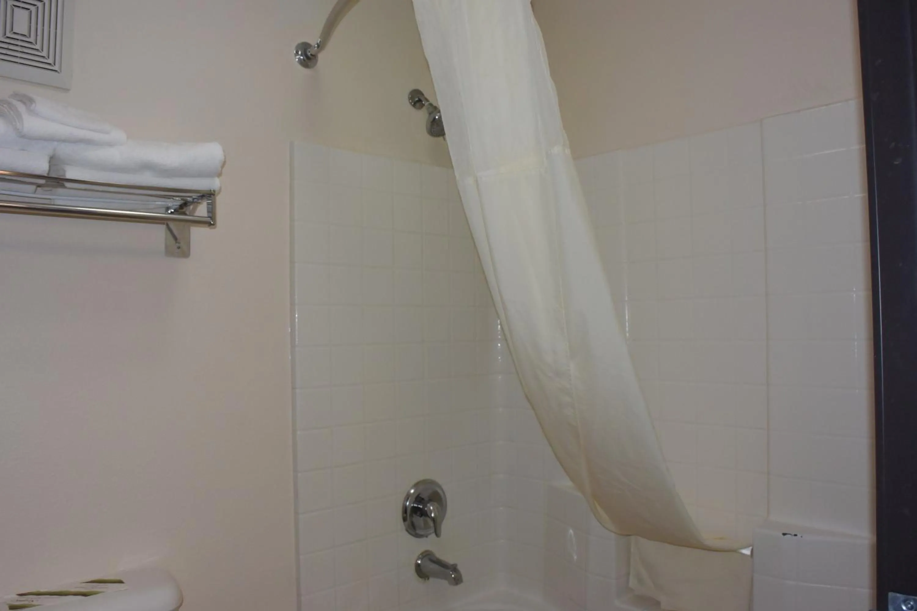 Shower in Travelodge by Wyndham, Newberg