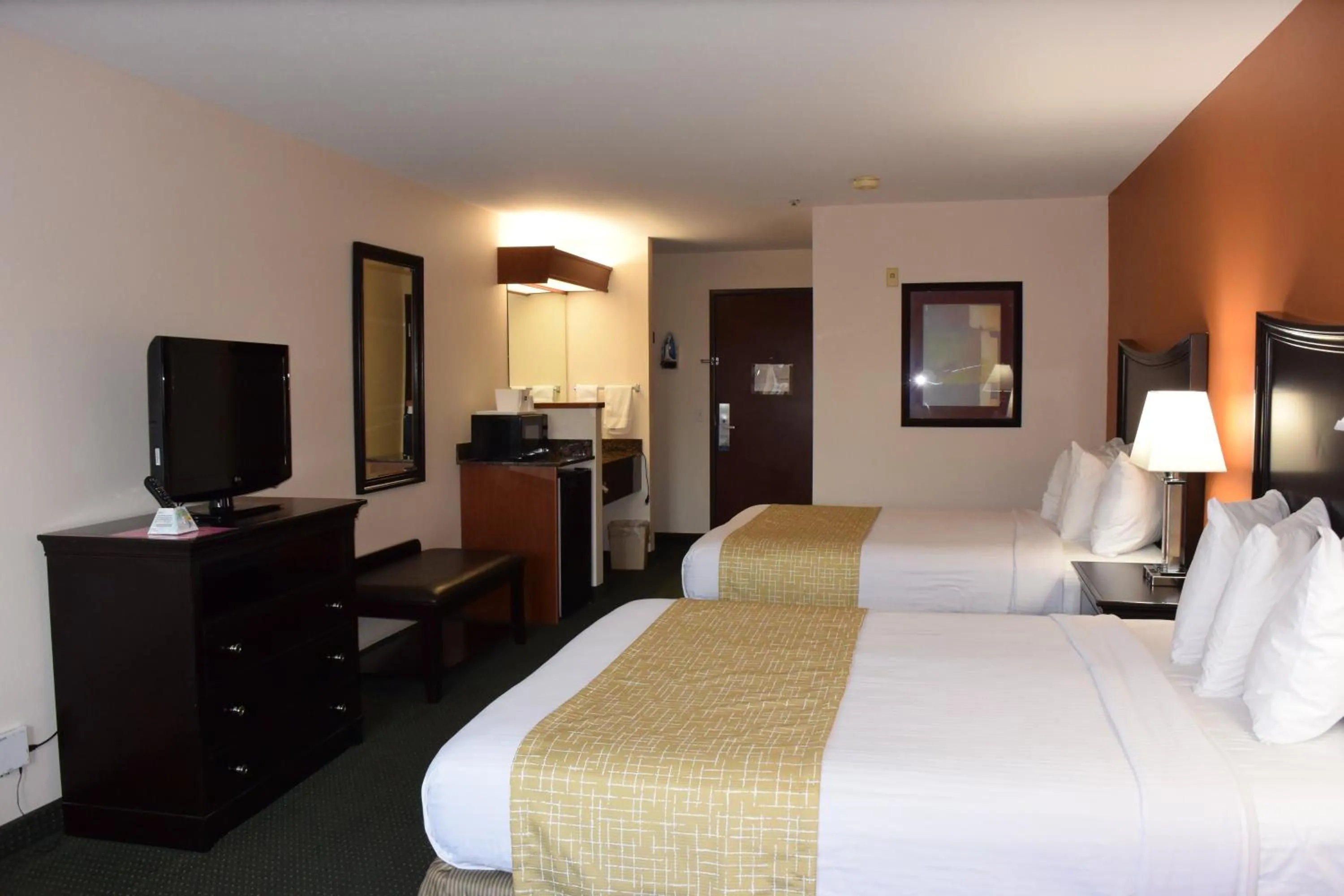 Photo of the whole room, Bed in Travelodge by Wyndham, Newberg