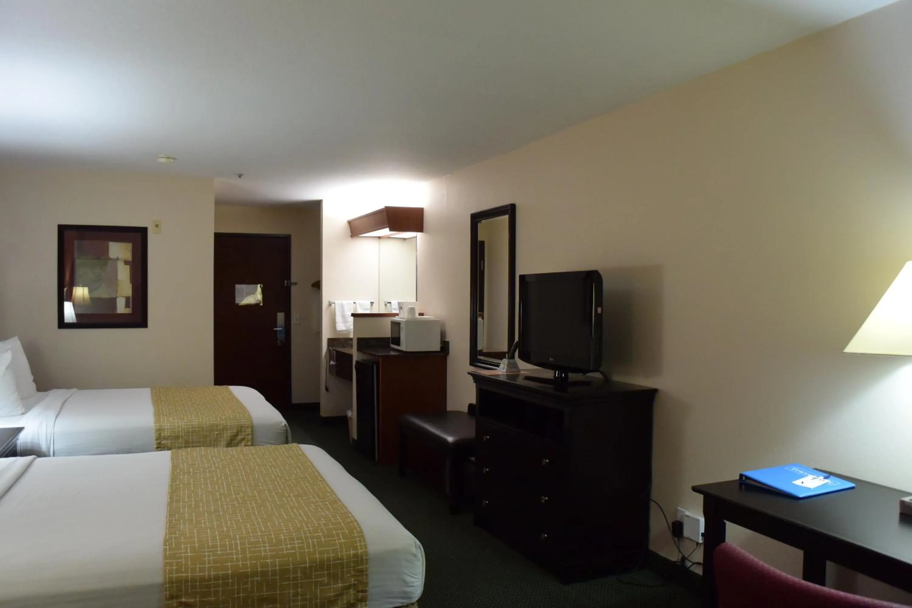 Photo of the whole room, Bed in Travelodge by Wyndham, Newberg
