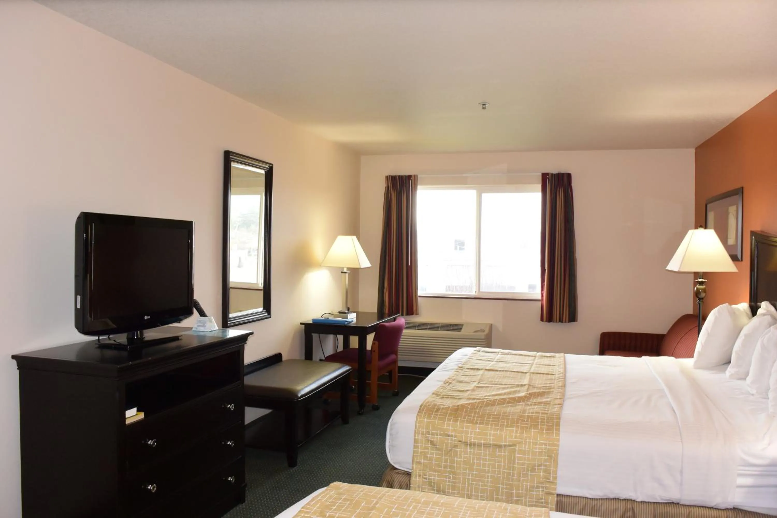 TV and multimedia, Bed in Travelodge by Wyndham, Newberg