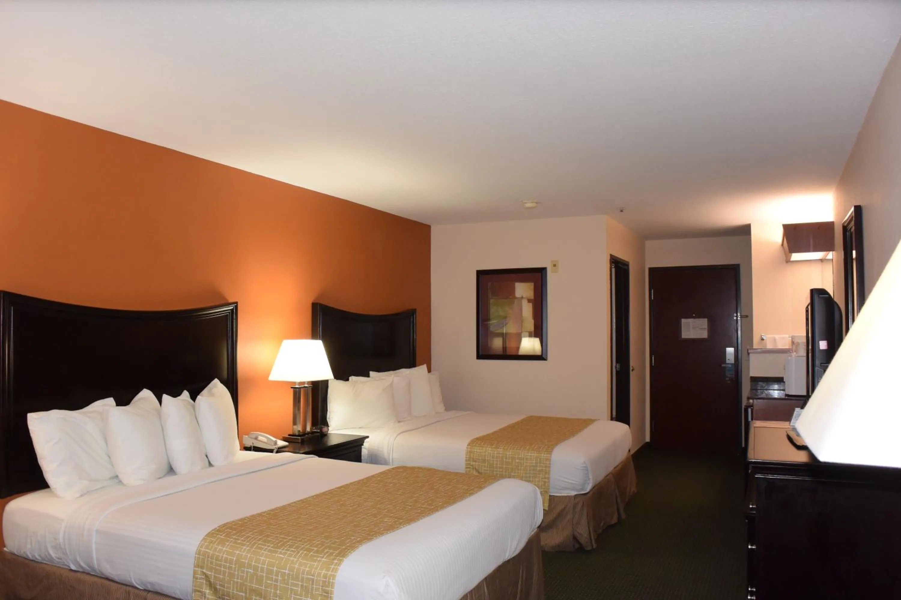 Decorative detail, Bed in Travelodge by Wyndham, Newberg