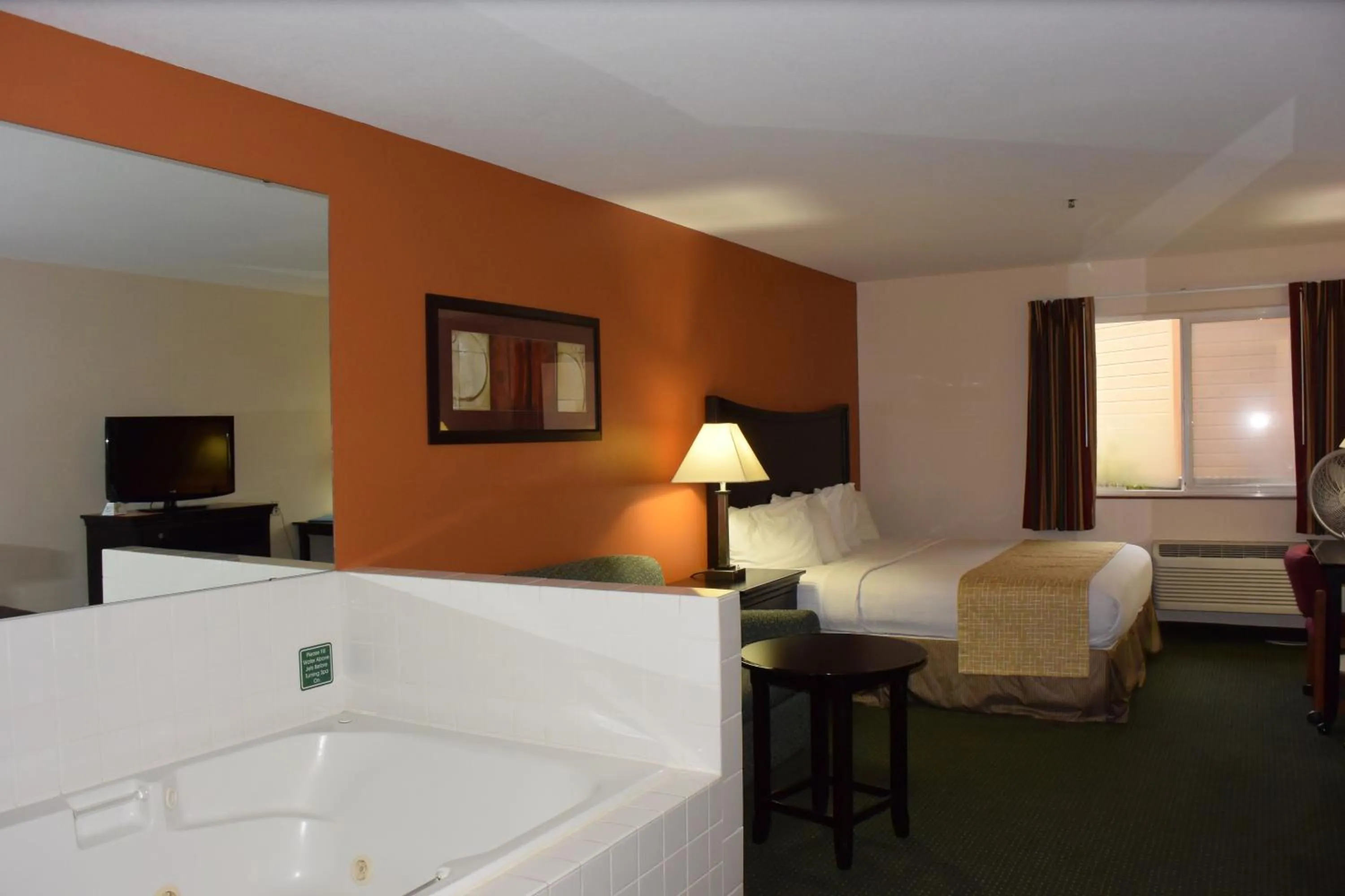 Decorative detail, Bed in Travelodge by Wyndham, Newberg