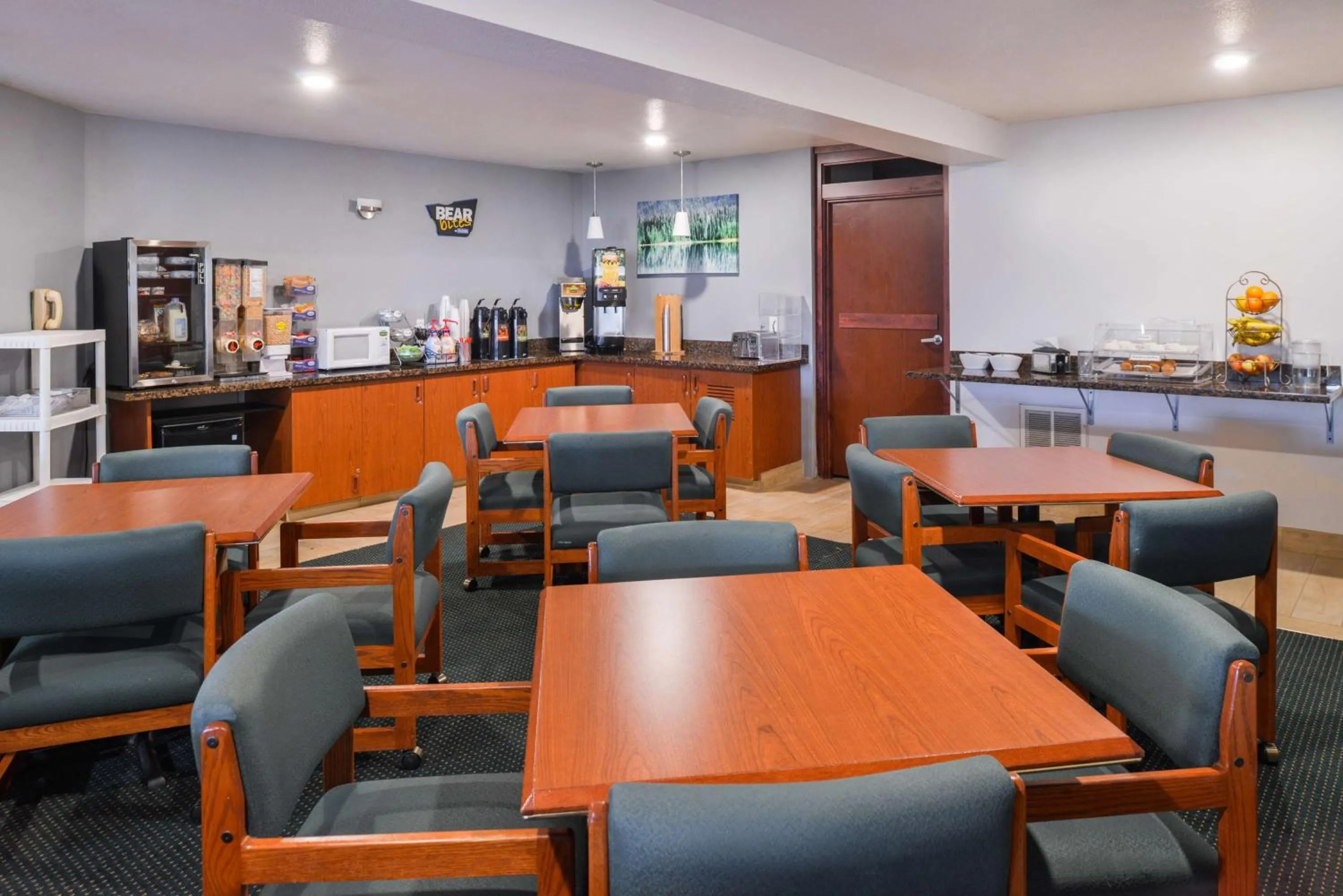 Restaurant/places to eat in Travelodge by Wyndham, Newberg