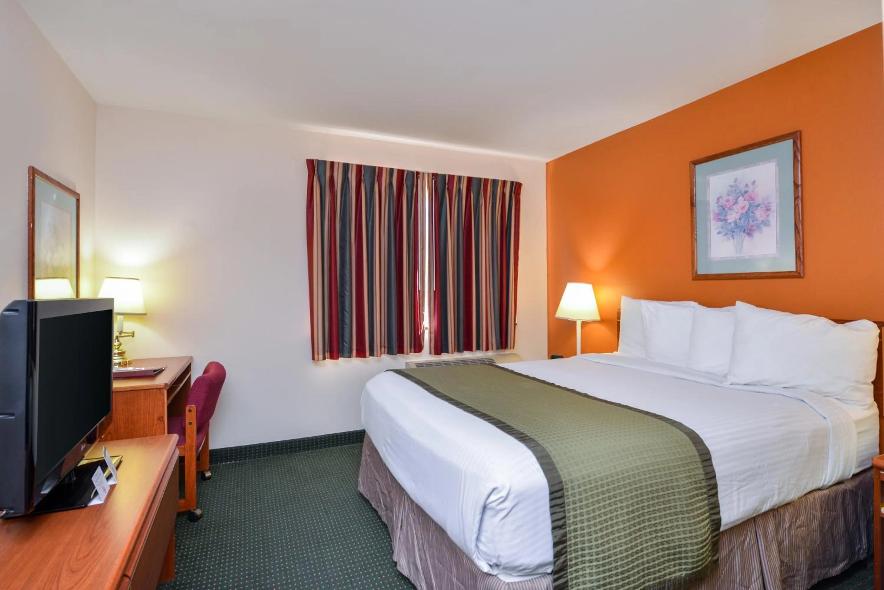 Photo of the whole room, Bed in Travelodge by Wyndham, Newberg