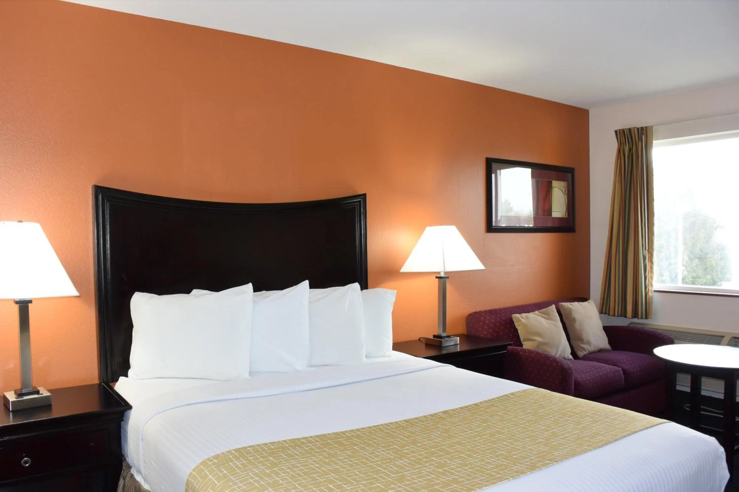 Bedroom, Bed in Travelodge by Wyndham, Newberg