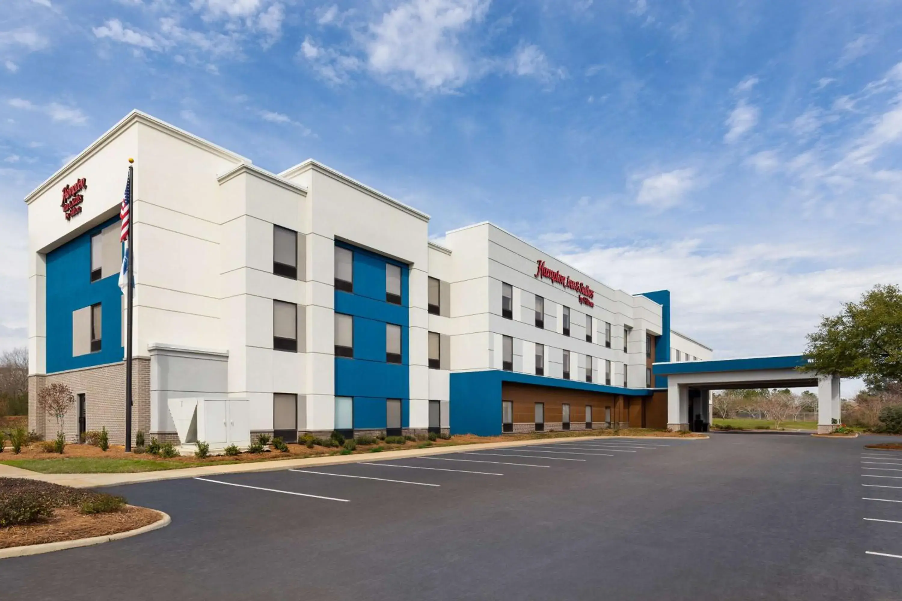 Property building in Hampton Inn & Suites Dothan Property building in Hampton Inn & Suites Dothan