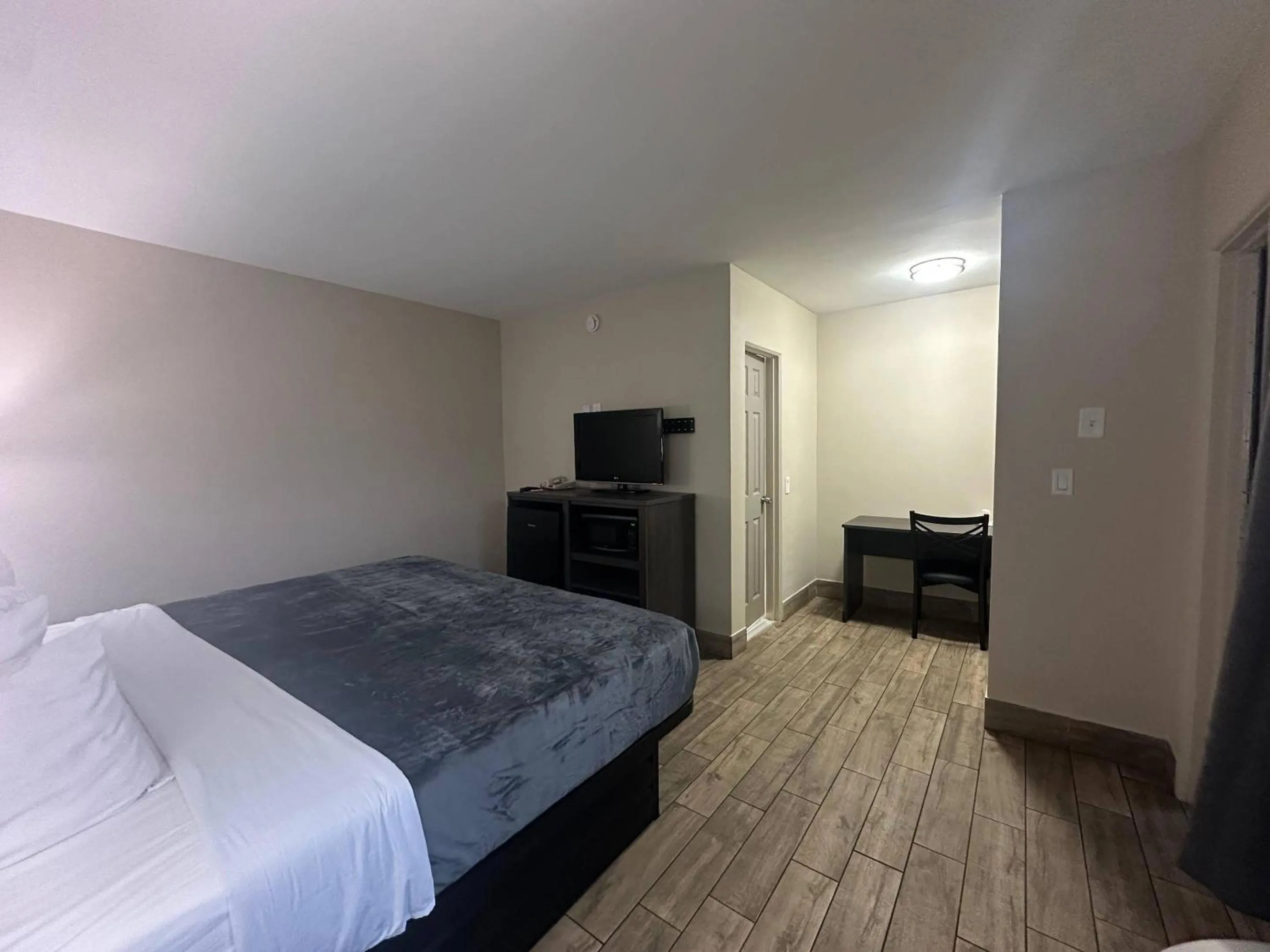 Bedroom, Bed in Econo Lodge