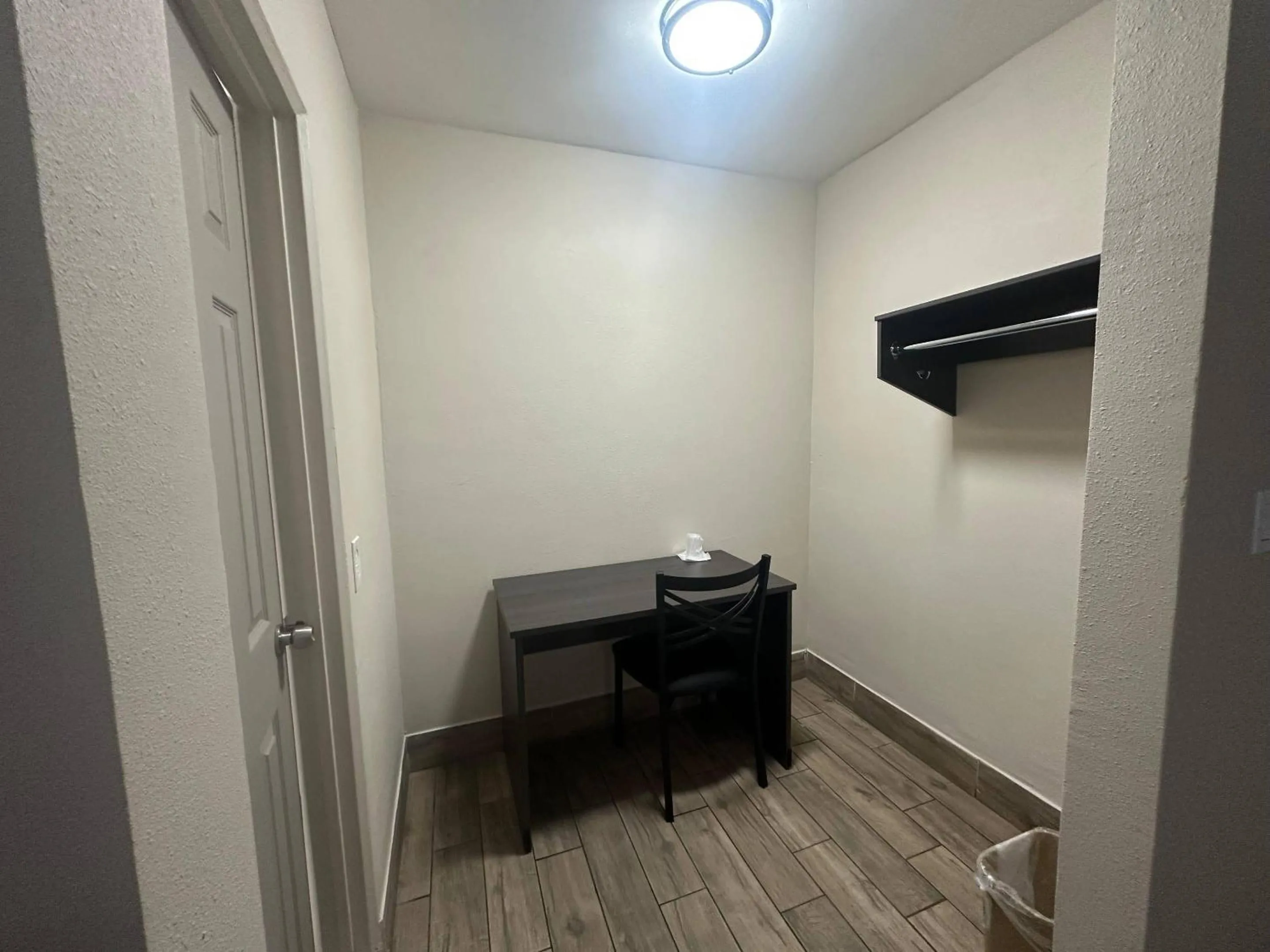 Bedroom in Econo Lodge