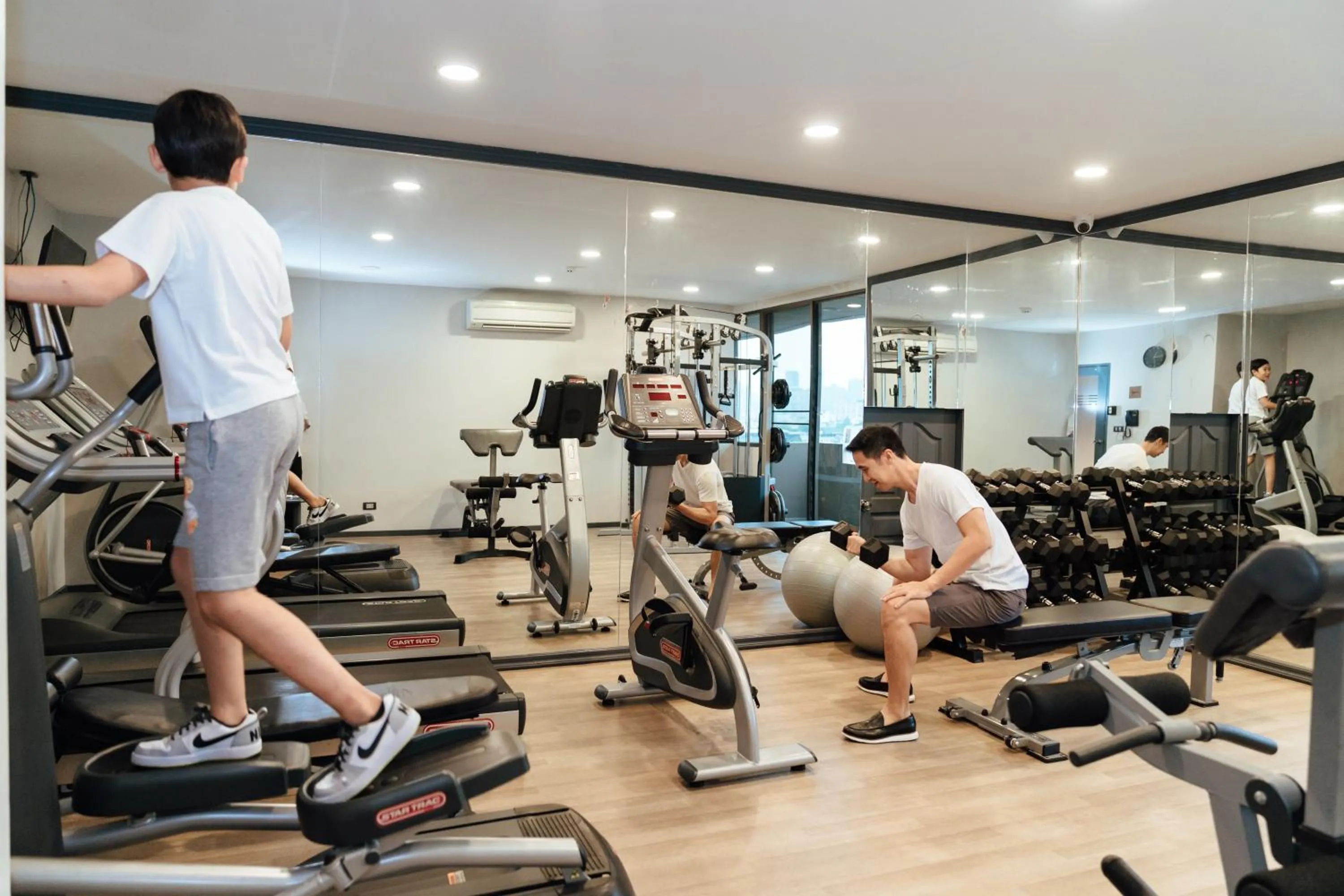 Fitness centre/facilities in THEA Private Suites by TH District