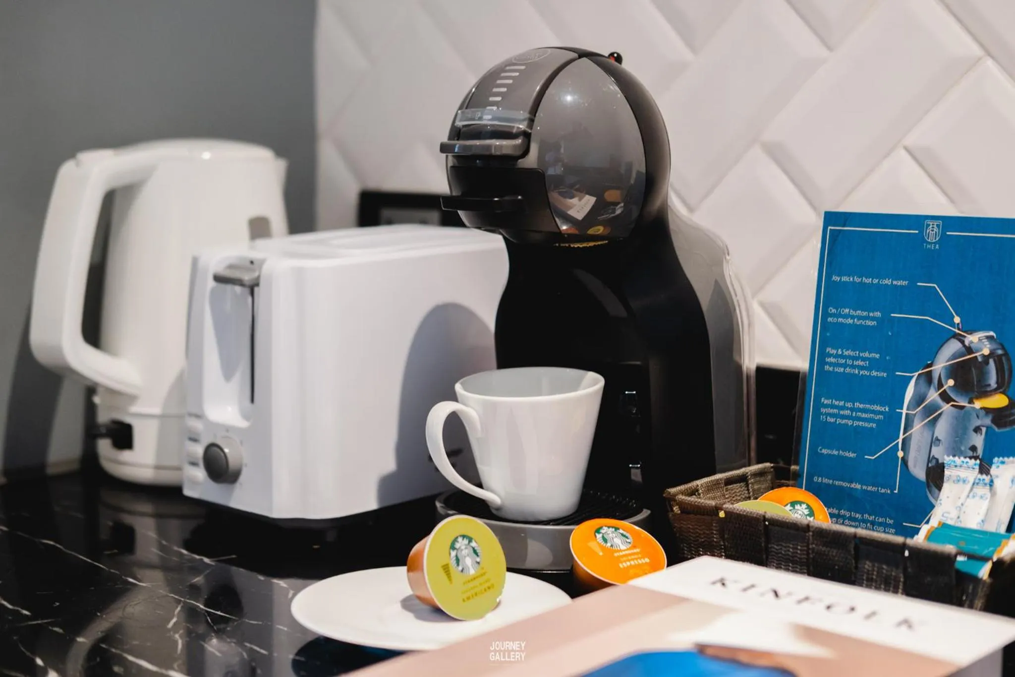 Kitchen or kitchenette in THEA Private Suites by TH District