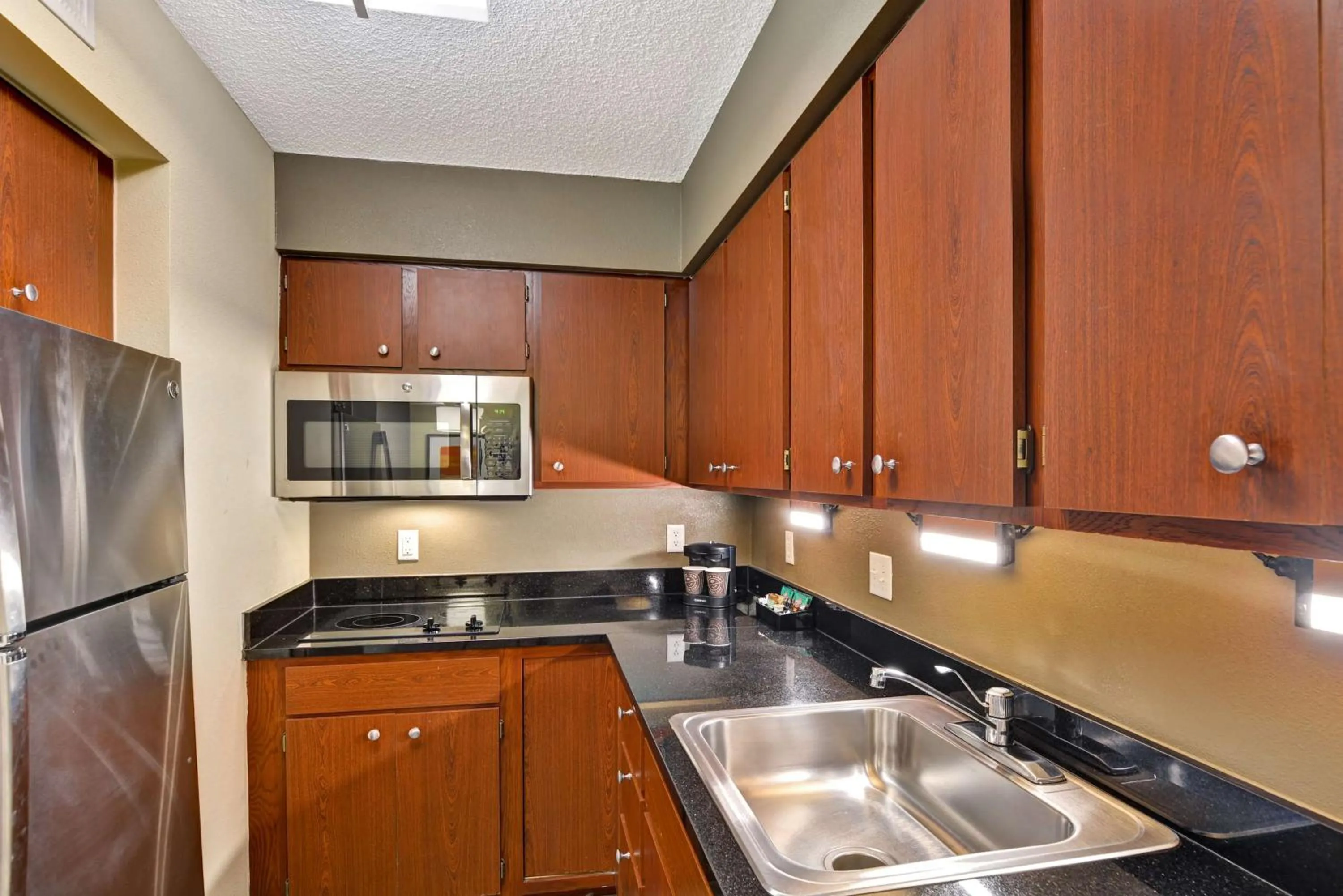 Kitchen or kitchenette in Homewood Suites by Hilton Kansas City/Overland Park