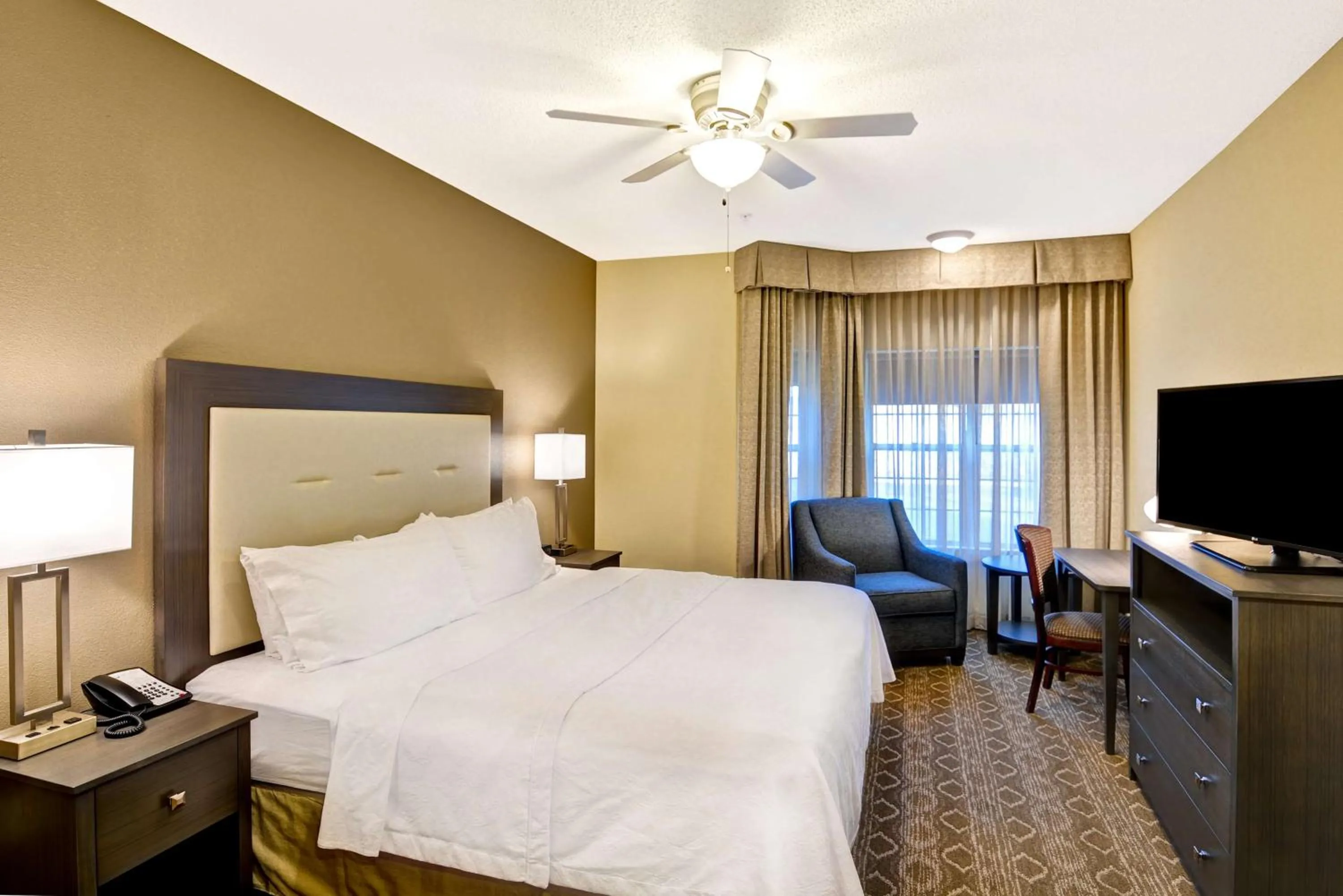 Bedroom, Bed in Homewood Suites by Hilton Kansas City/Overland Park