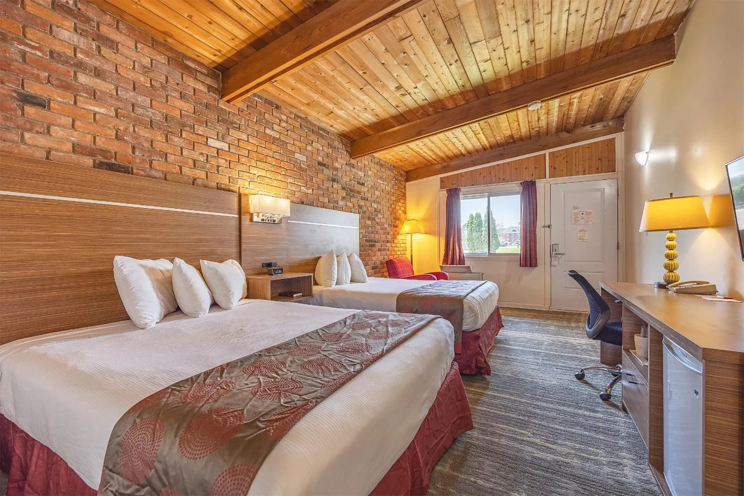 Bed in Ramada by Wyndham 1000 Islands Gananoque Bed in Ramada by Wyndham 1000 Islands Gananoque