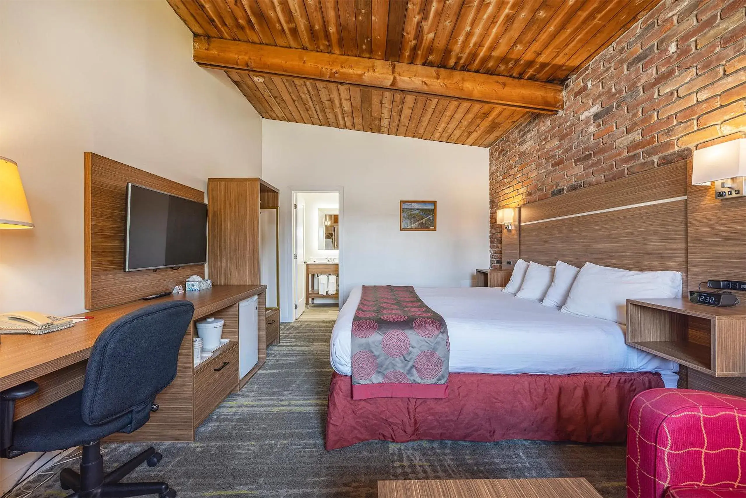 Bed in Ramada by Wyndham 1000 Islands Gananoque Bed in Ramada by Wyndham 1000 Islands Gananoque