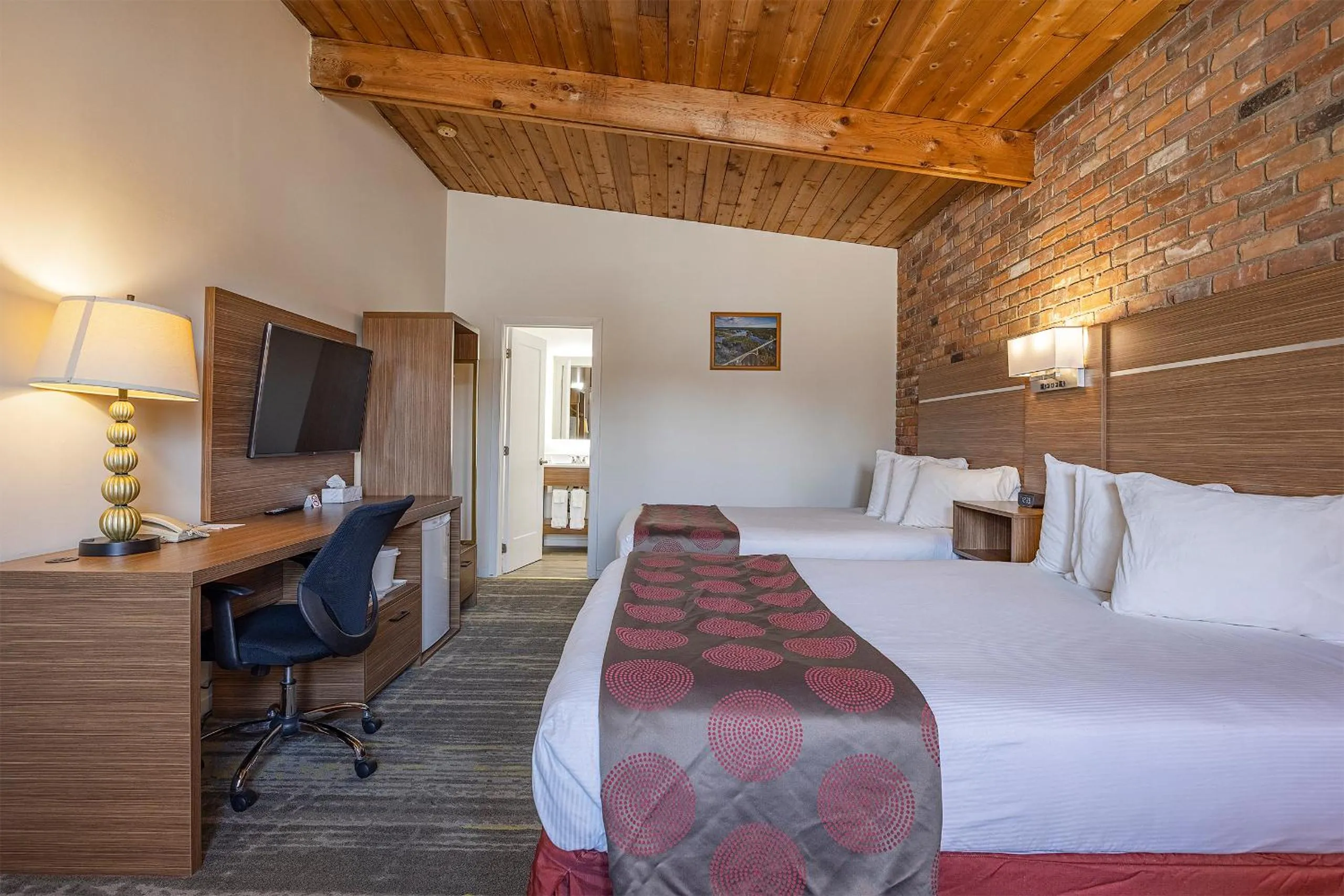 hair dresser, Bed in Ramada by Wyndham 1000 Islands Gananoque