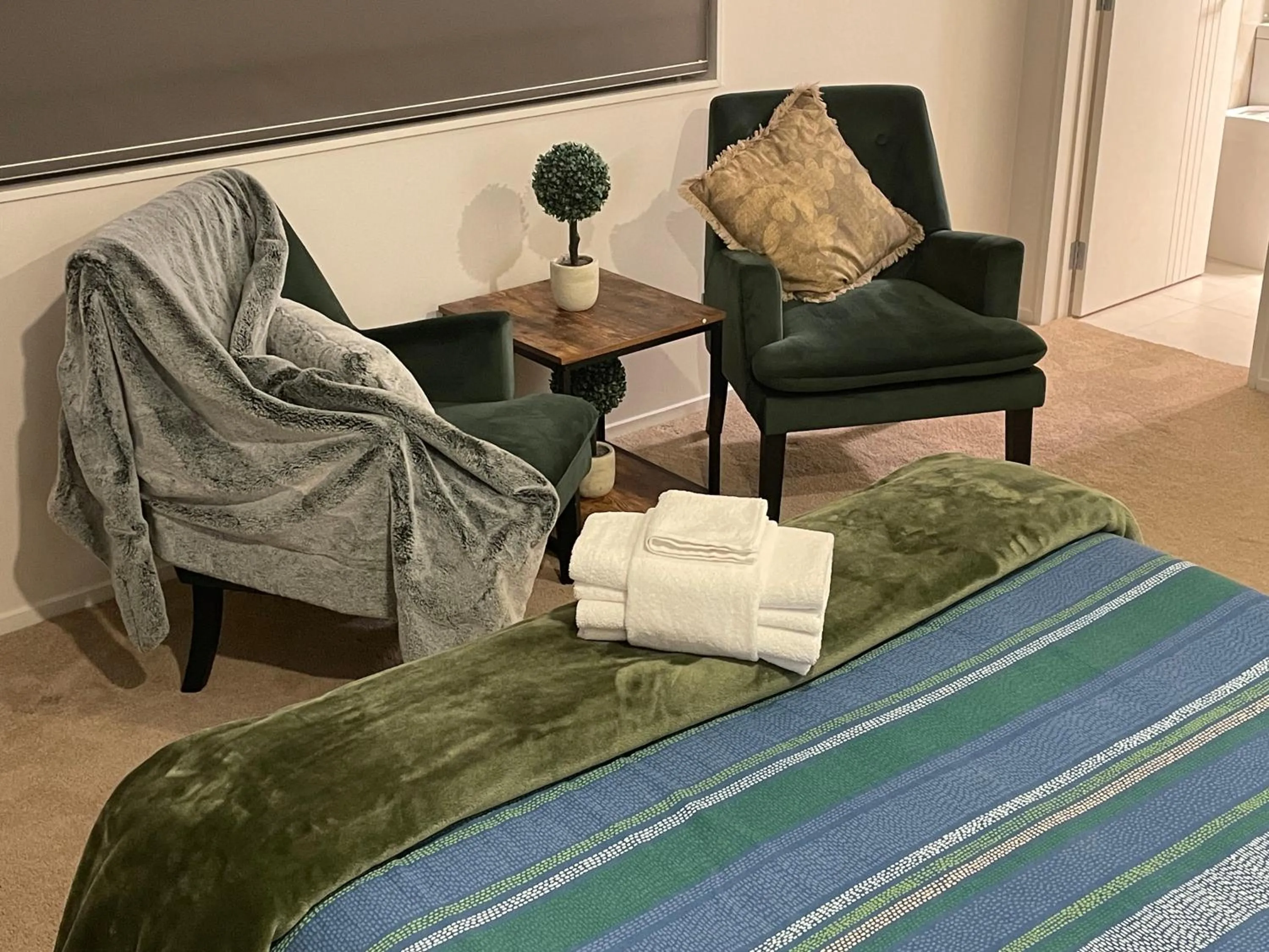 Decorative detail, Bed in Flat Bush Holiday Accommodation