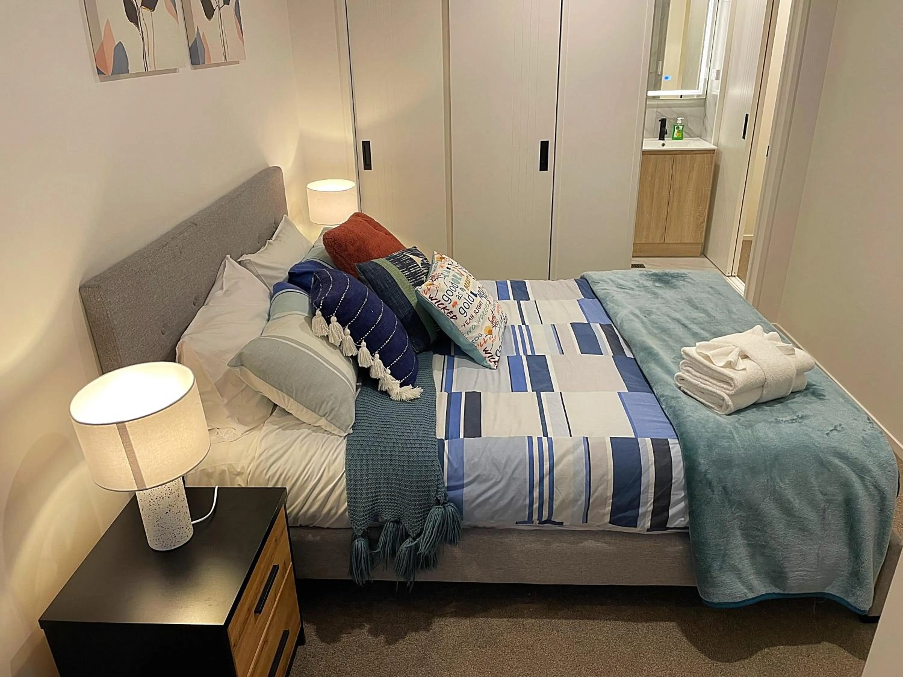 Bed in Flat Bush Holiday Accommodation