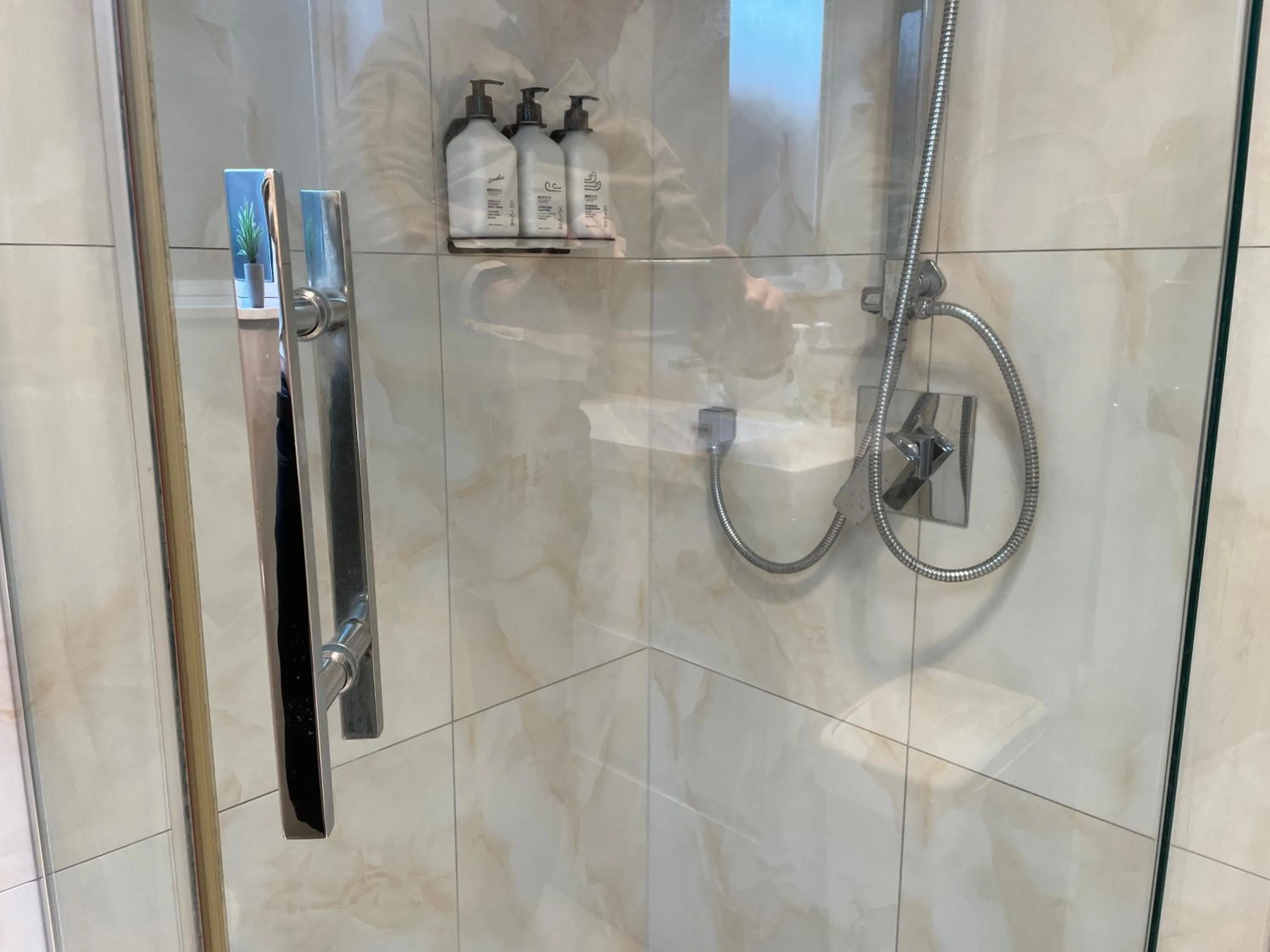 Shower in Flat Bush Holiday Accommodation