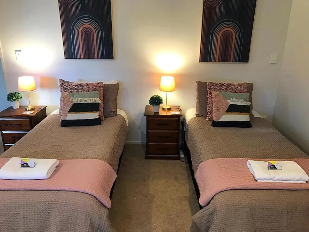 Bed in Flat Bush Holiday Accommodation