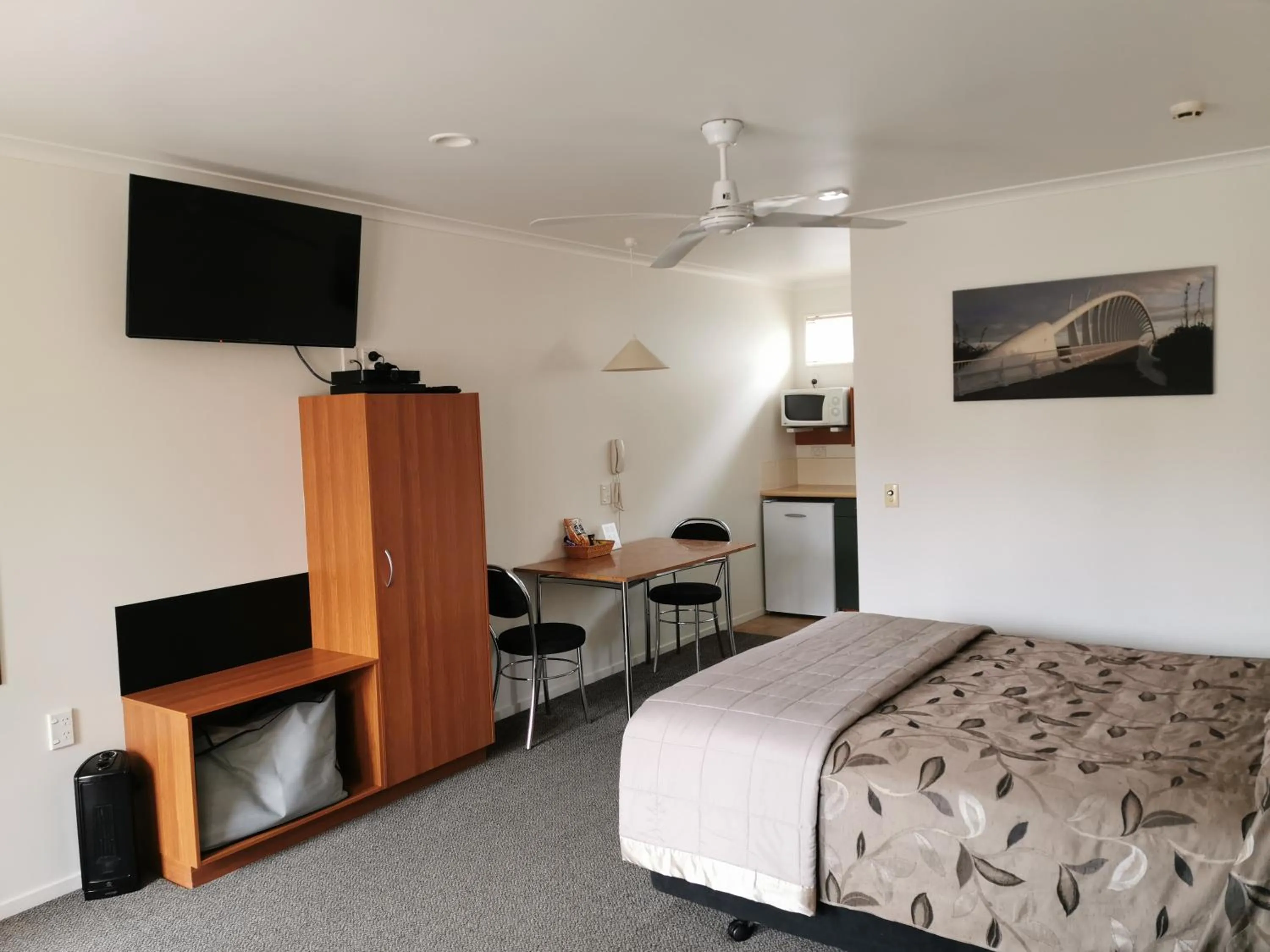 Bed in Bks Egmont Motor Lodge