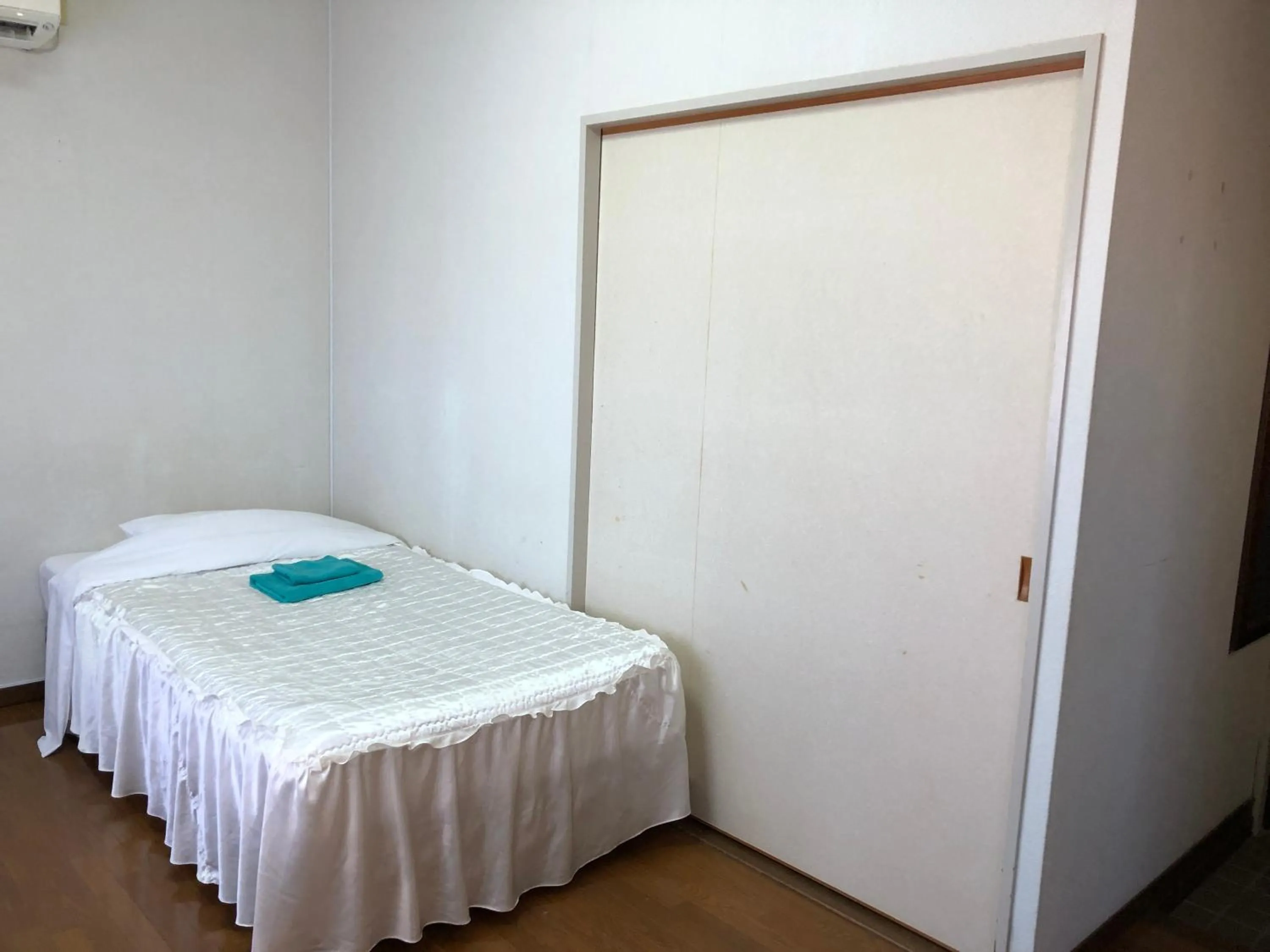 Bed in Weekly Harbourview Mansion Main Building