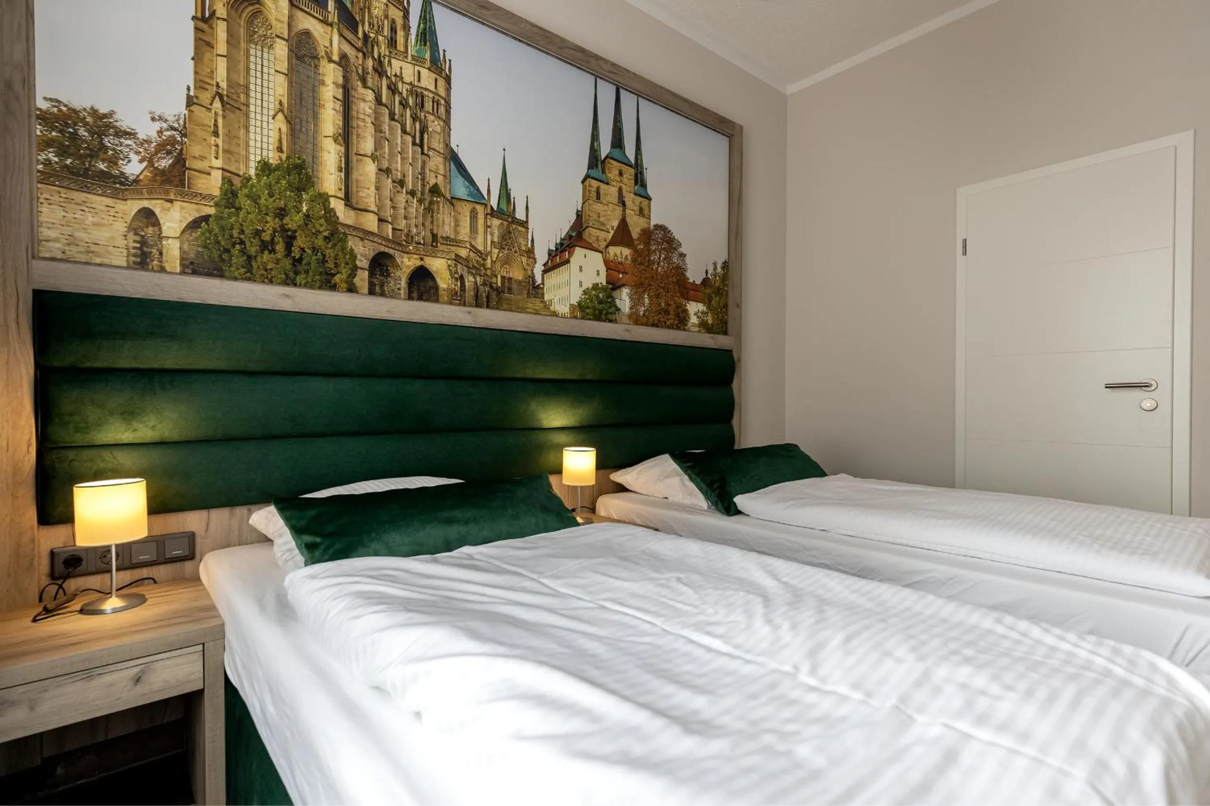 Bedroom, Bed in Hotel Garni " Am Domplatz"