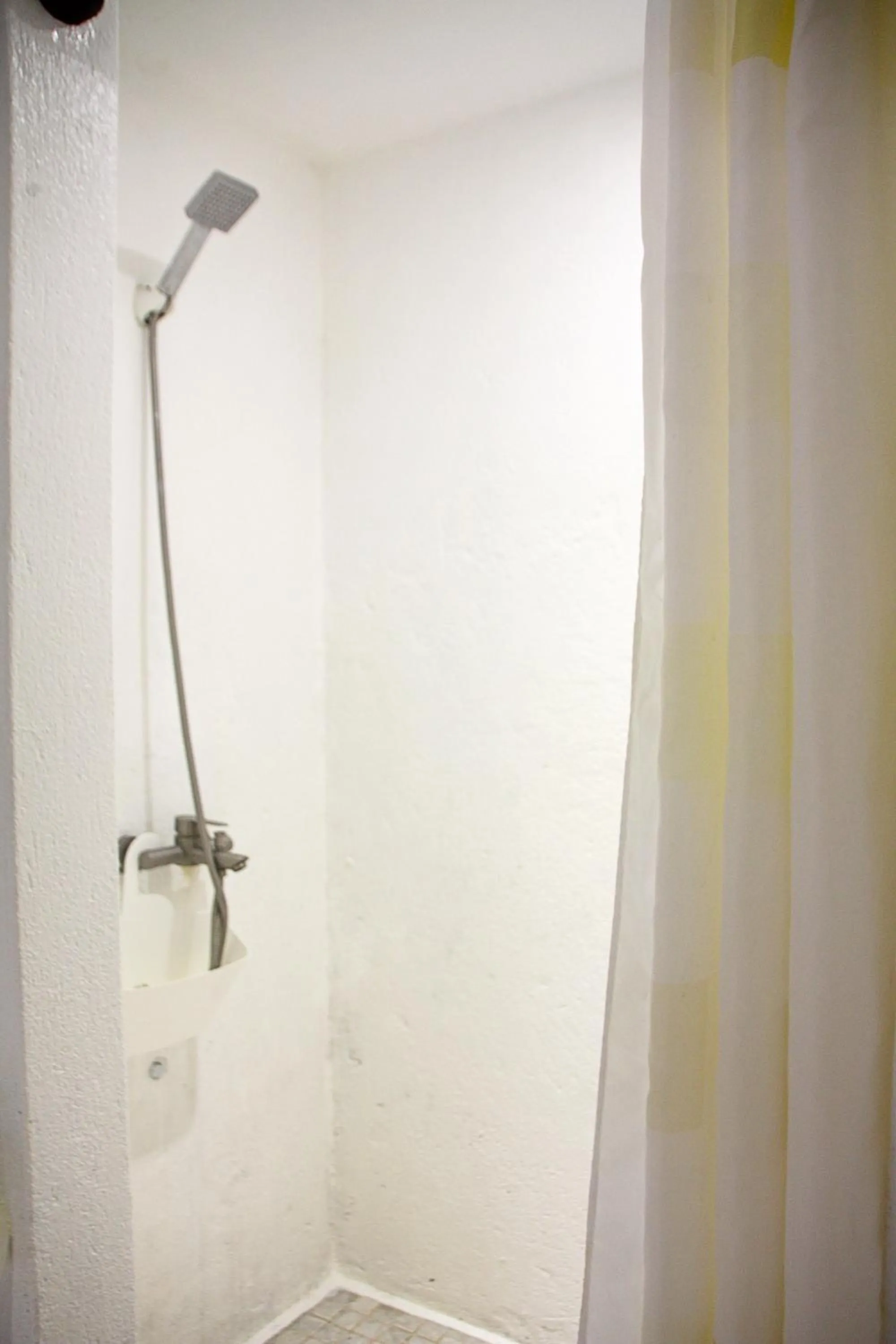 Shower in Lazy Dog Bed & Breakfast