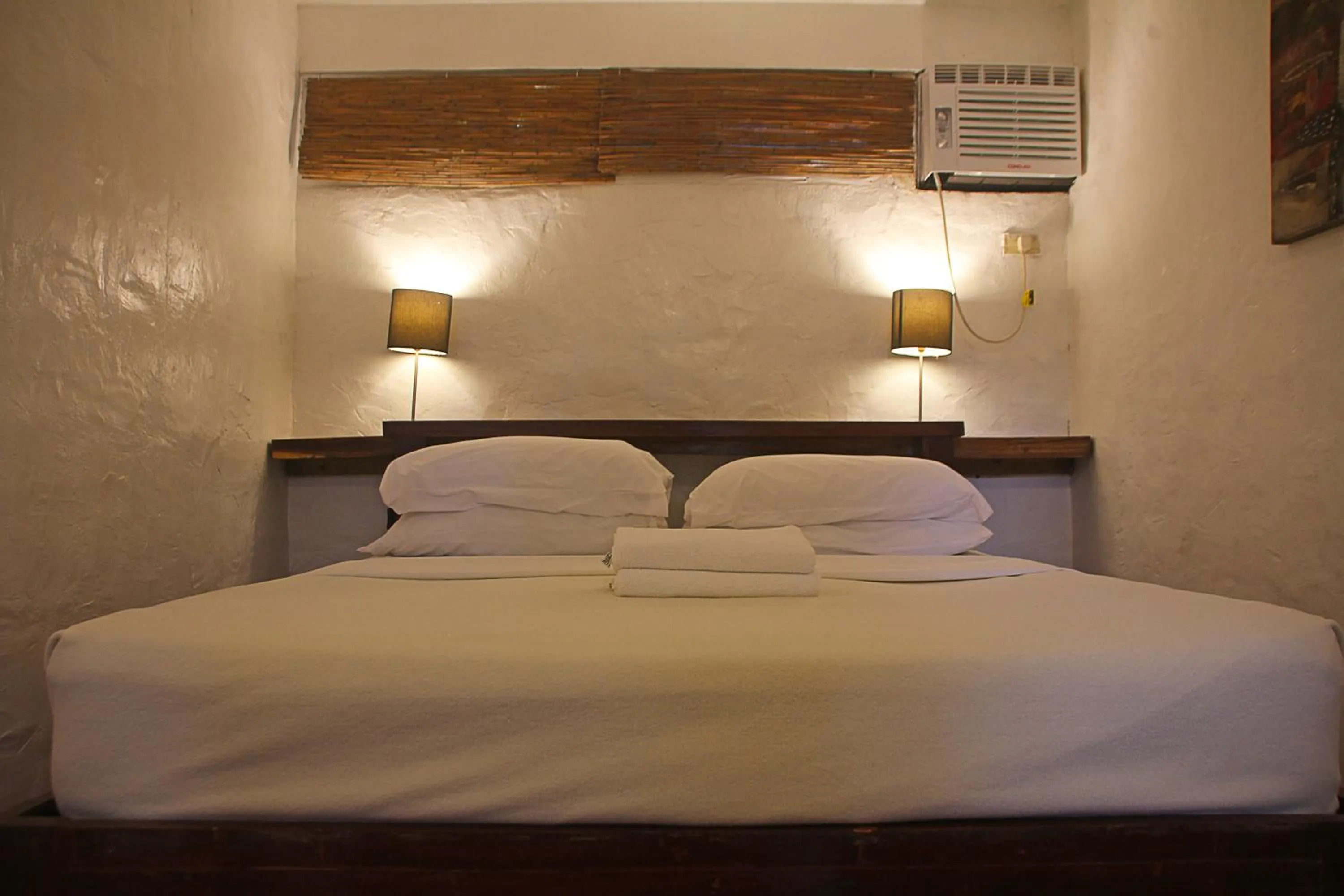 Bed in Lazy Dog Bed & Breakfast