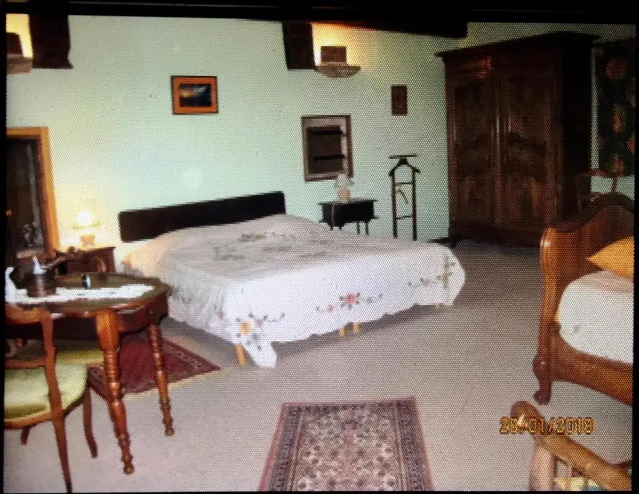 Twin Room with Shower in CHAMBRES D' HOTES LA LISON Twin Room with Shower in CHAMBRES D' HOTES LA LISON