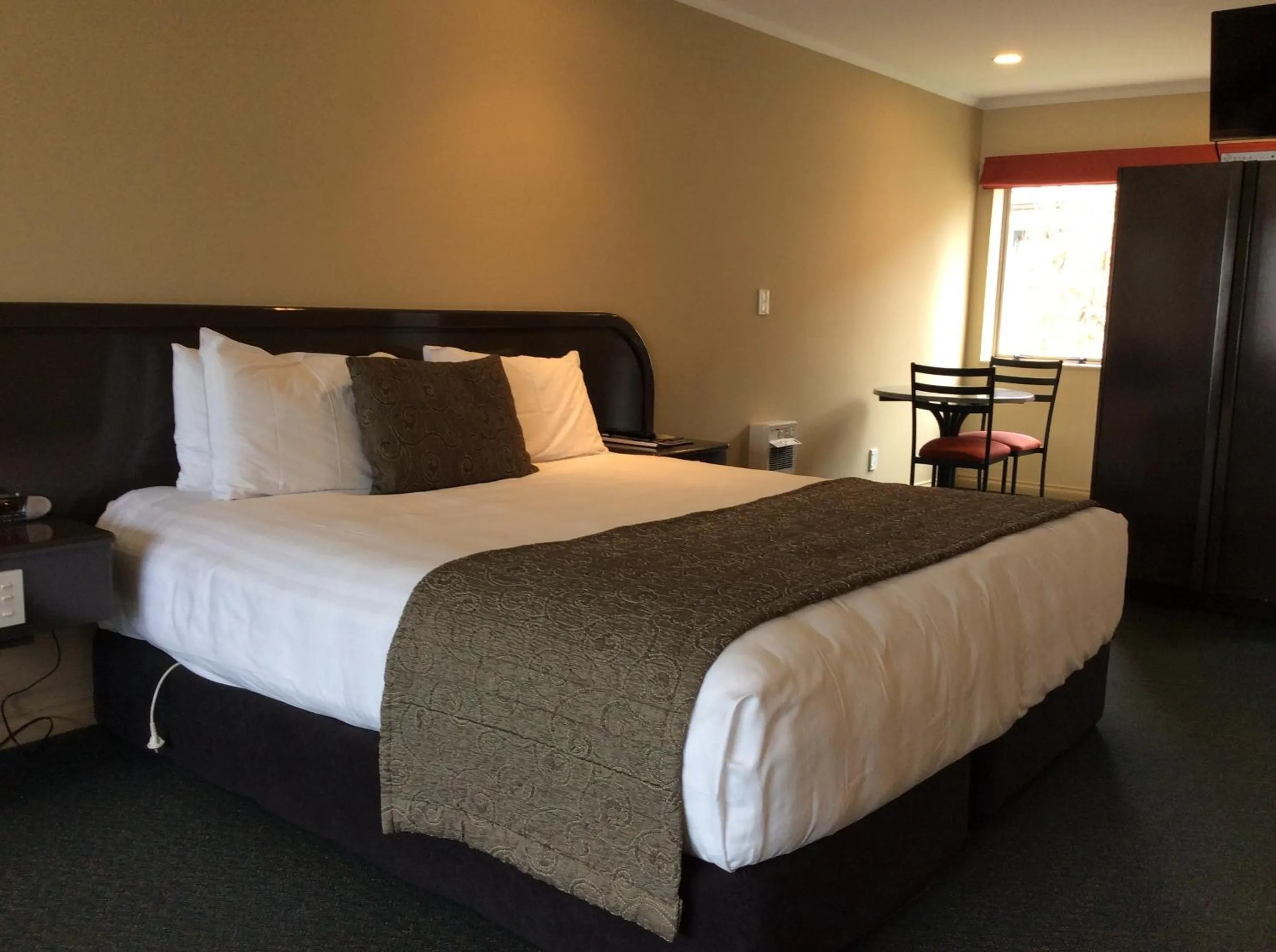 Bedroom, Bed in Cornwall Motor Lodge