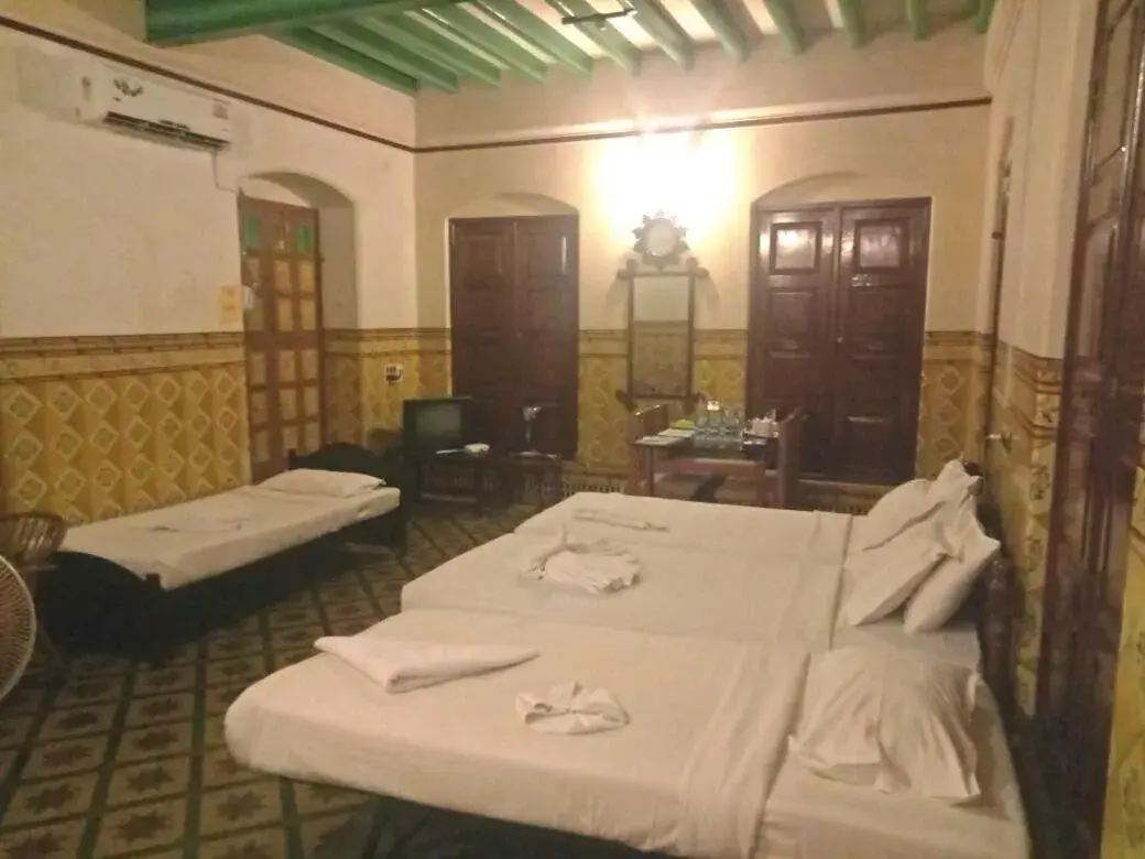 Bed in Chettinadu Mansion – An Authentic Heritage Palace Bed in Chettinadu Mansion – An Authentic Heritage Palace
