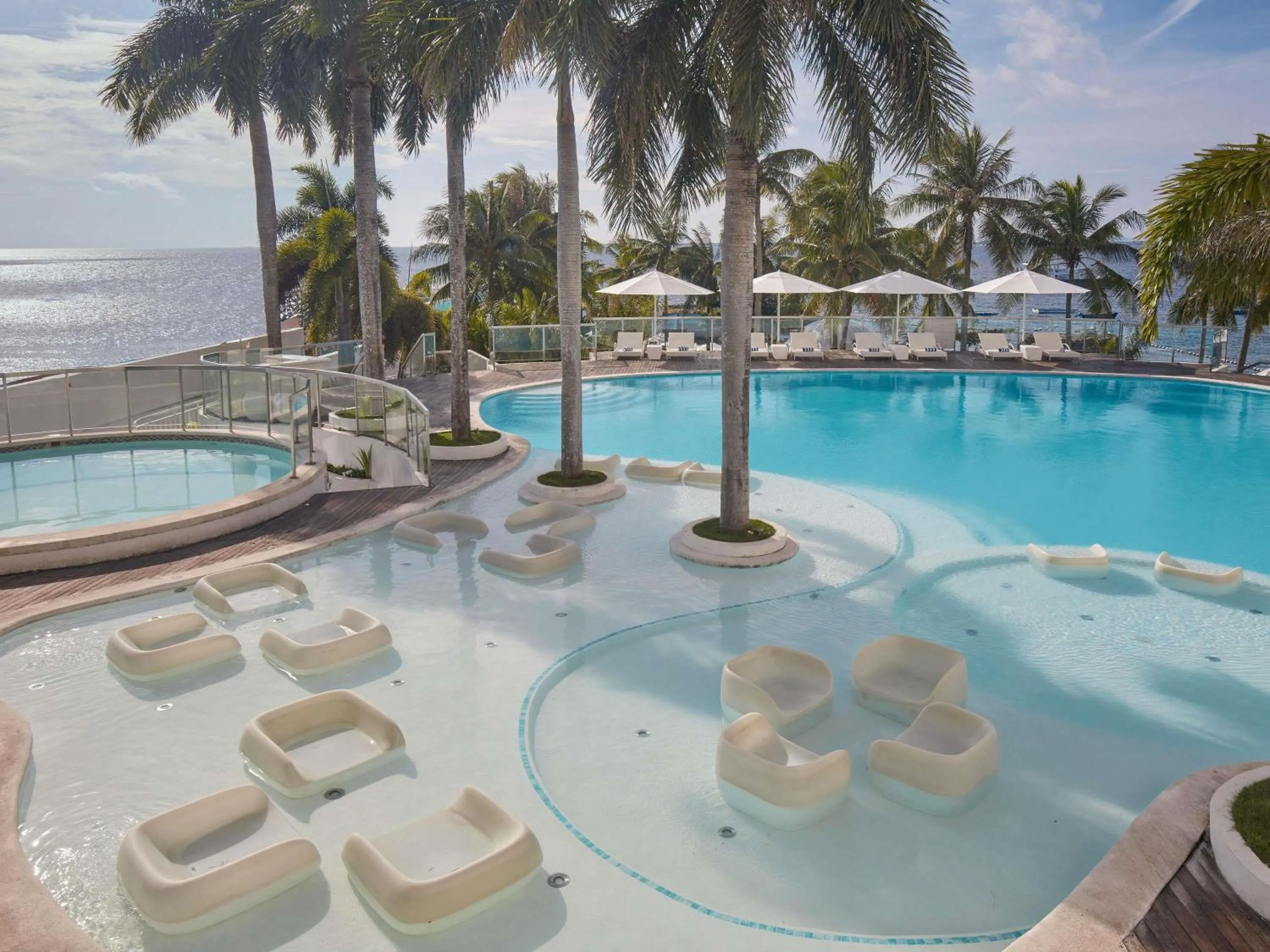 Pool view in Mövenpick Hotel Mactan Island Cebu