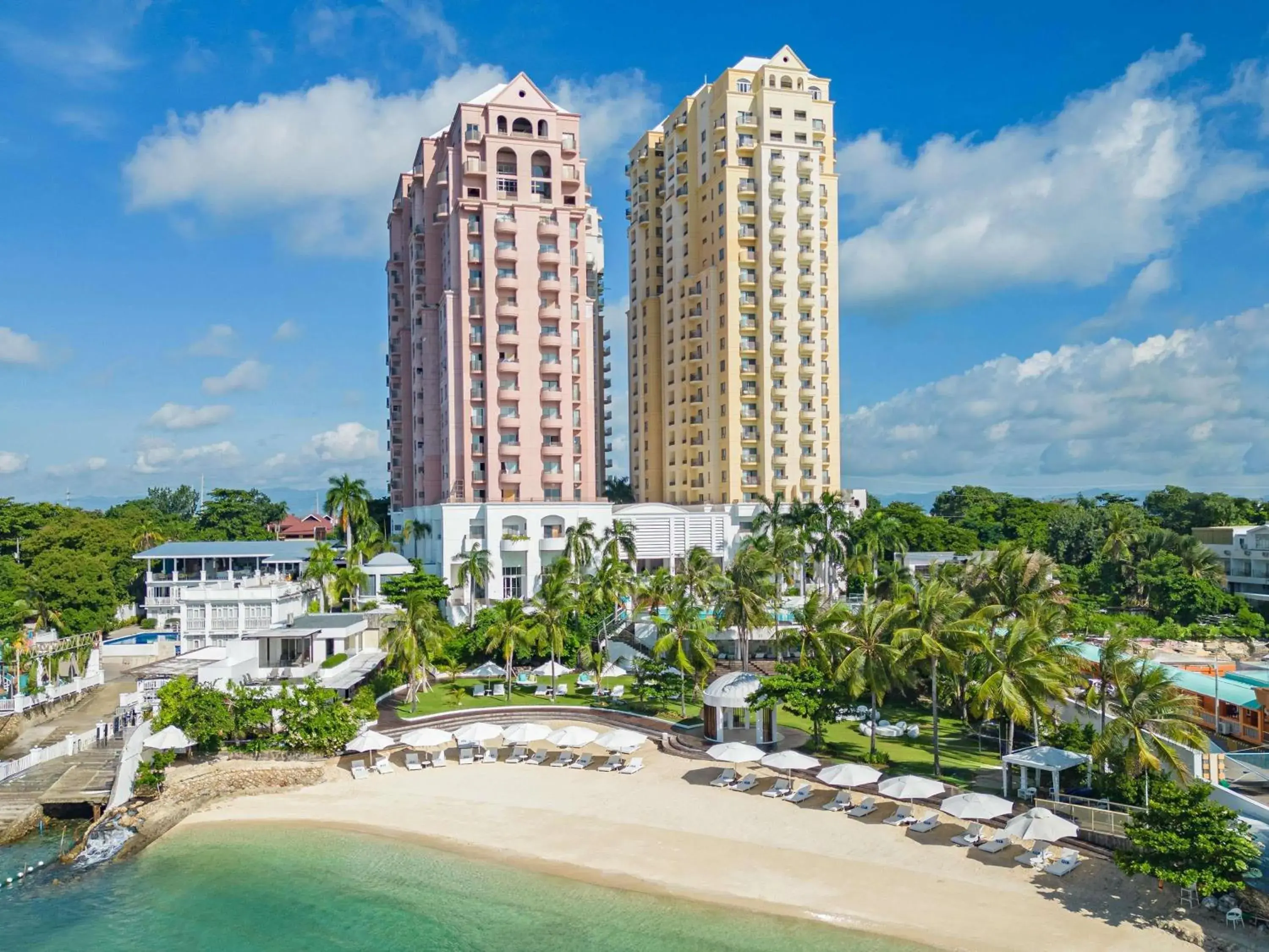 Property building in Mövenpick Hotel Mactan Island Cebu Property building in Mövenpick Hotel Mactan Island Cebu