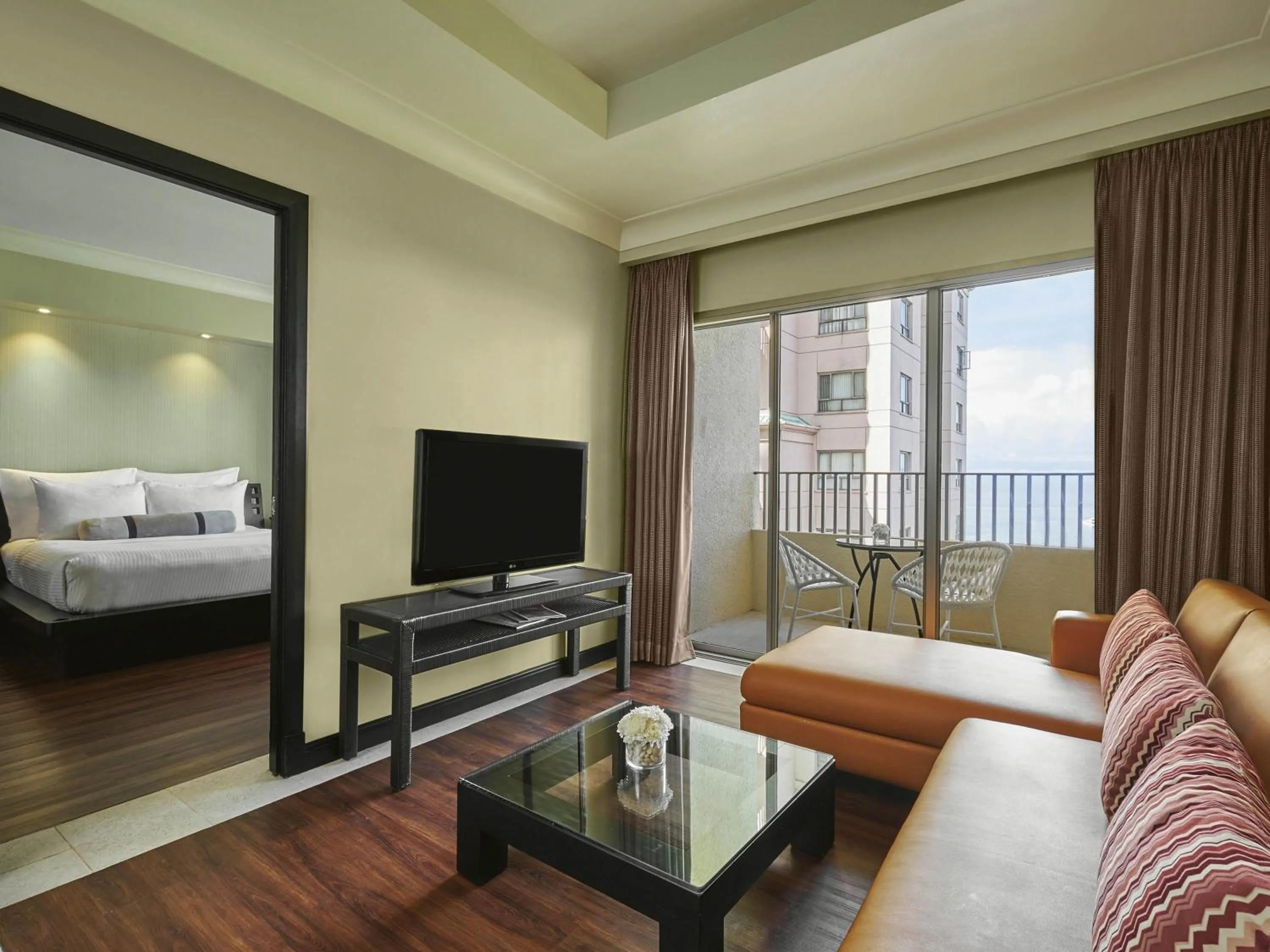 Bedroom, Bed in Mövenpick Hotel Mactan Island Cebu