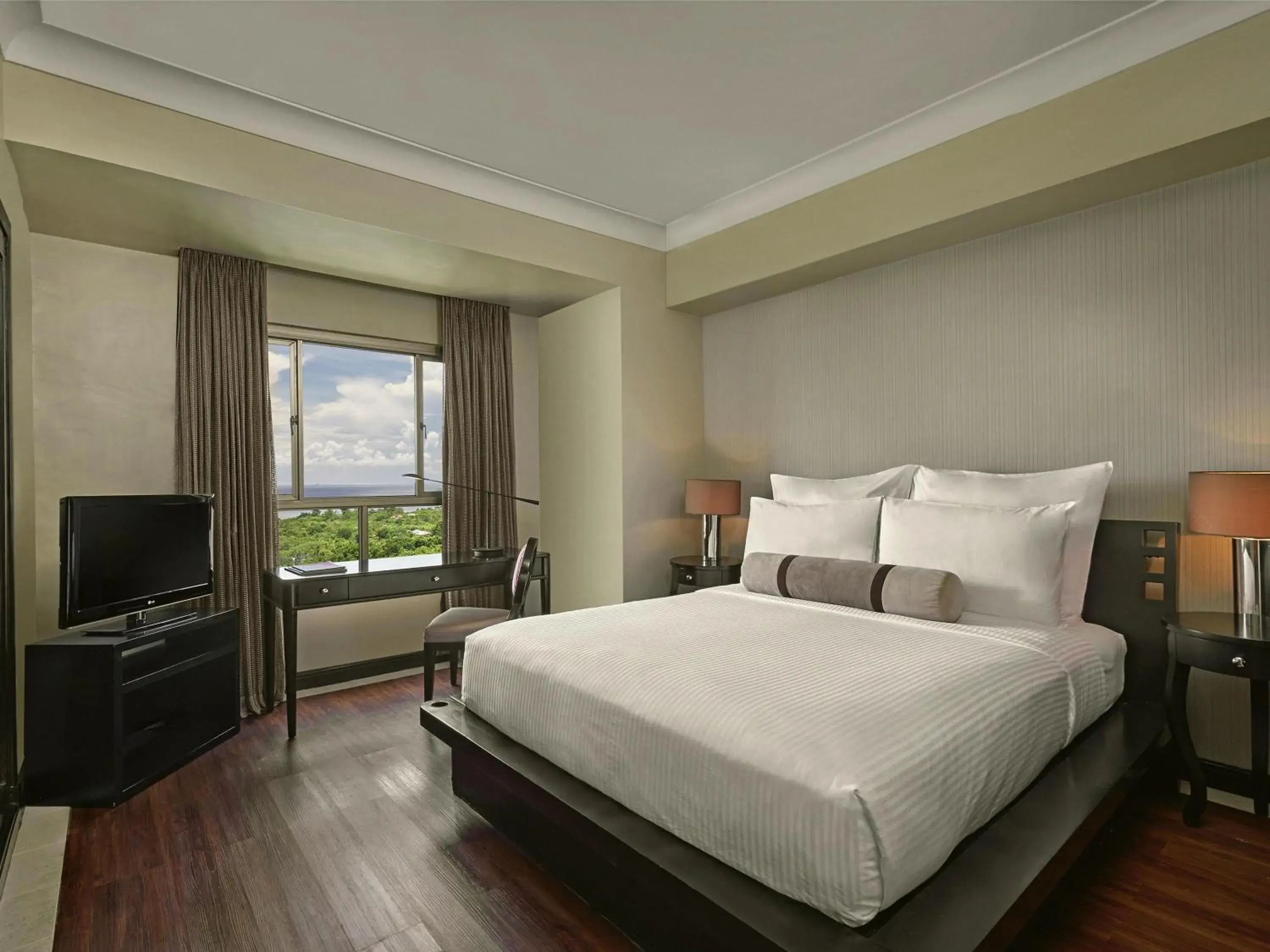 Bedroom, Bed in Mövenpick Hotel Mactan Island Cebu Bedroom, Bed in Mövenpick Hotel Mactan Island Cebu