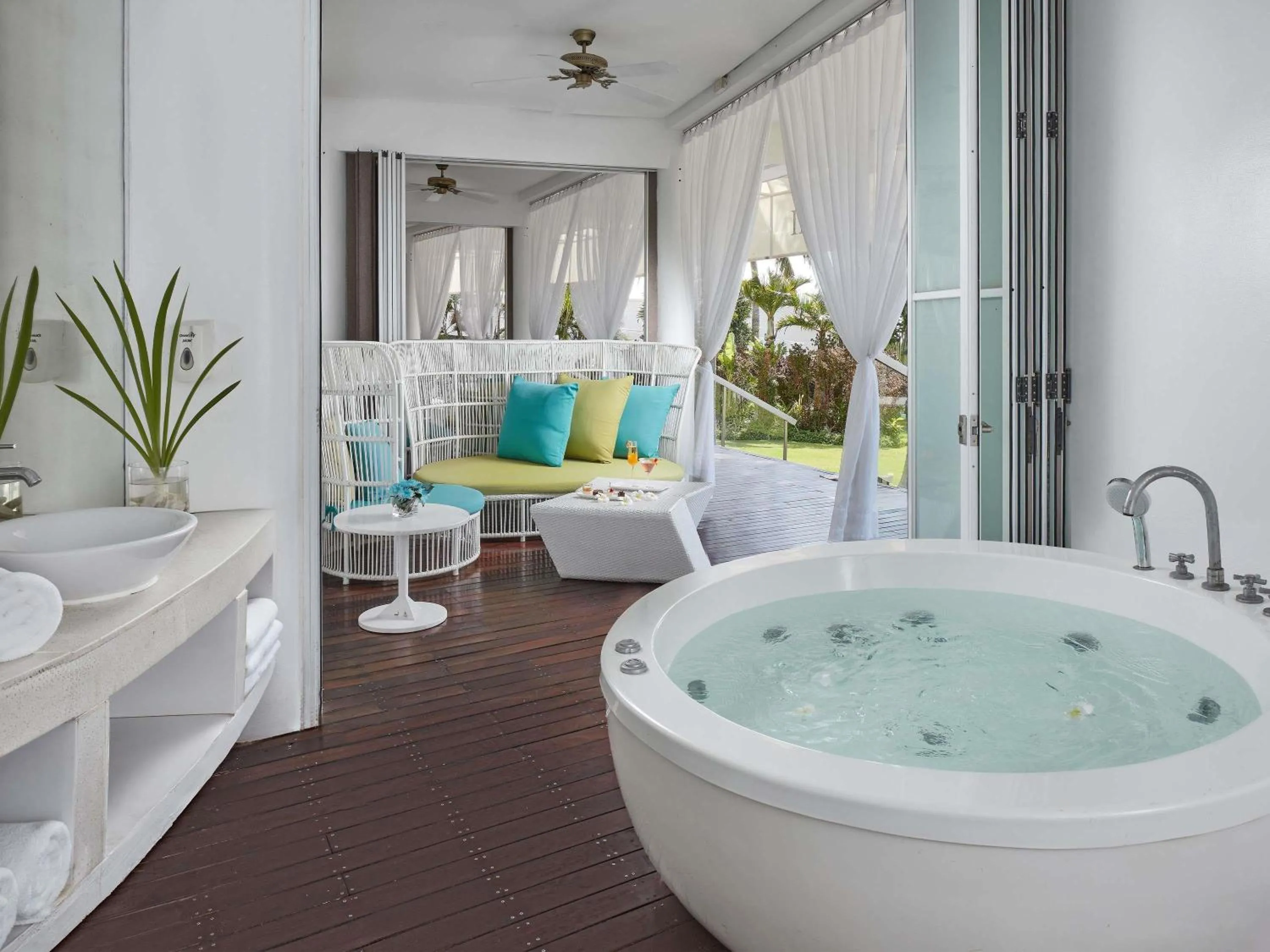 Property building in Mövenpick Hotel Mactan Island Cebu