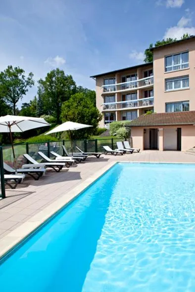 Swimming pool in Hôtel du Lac