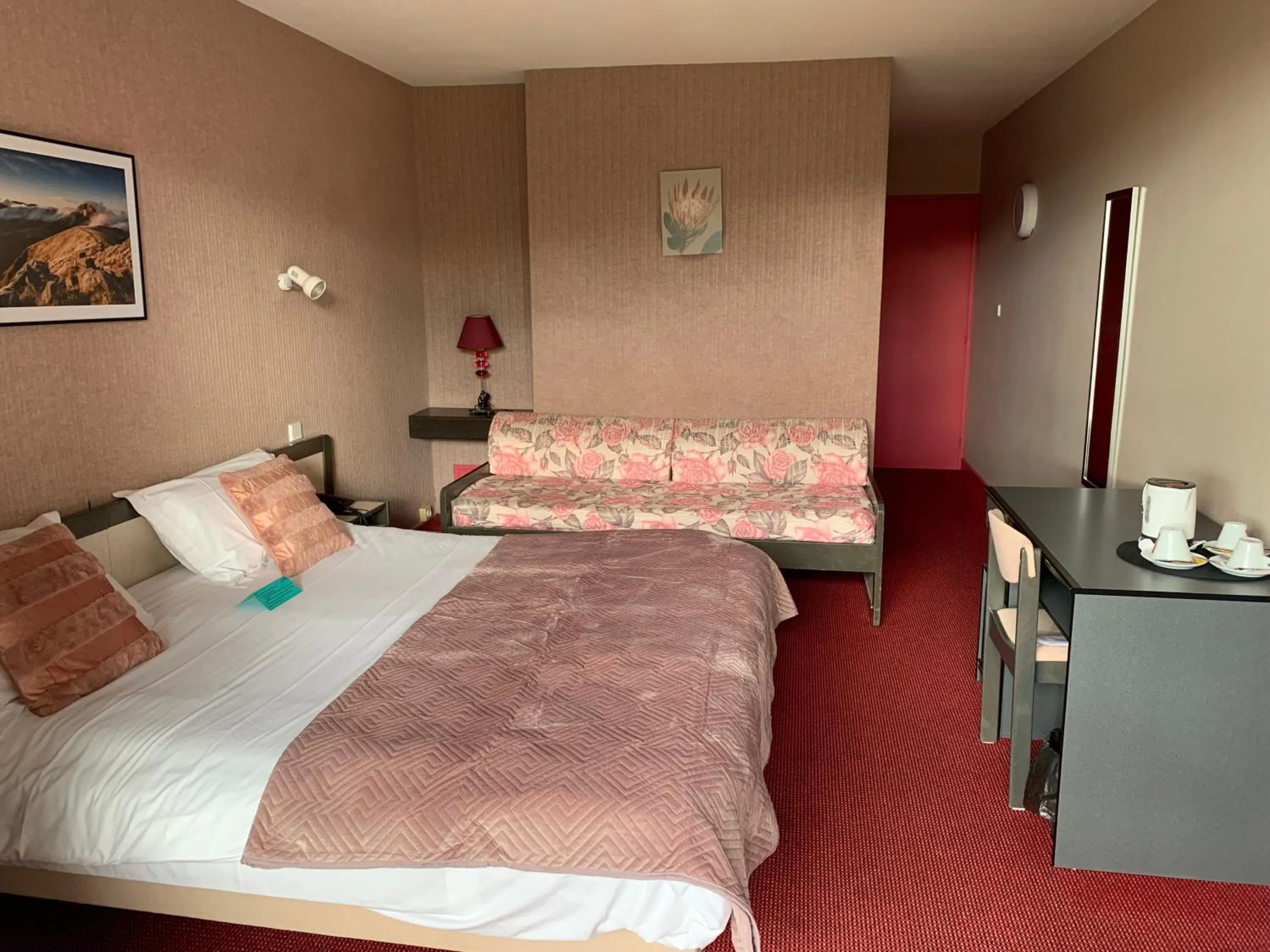 Bed in Hôtel du Lac