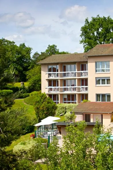 Property building in Hôtel du Lac