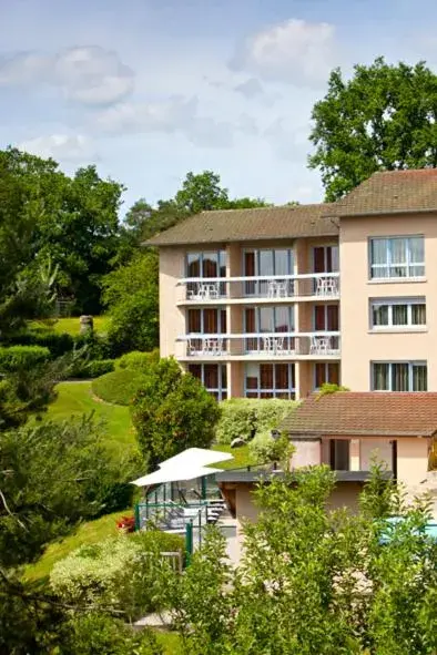 Property building in Hôtel du Lac Property building in Hôtel du Lac