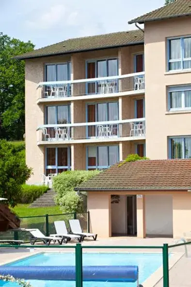 Property building in Hôtel du Lac Property building in Hôtel du Lac