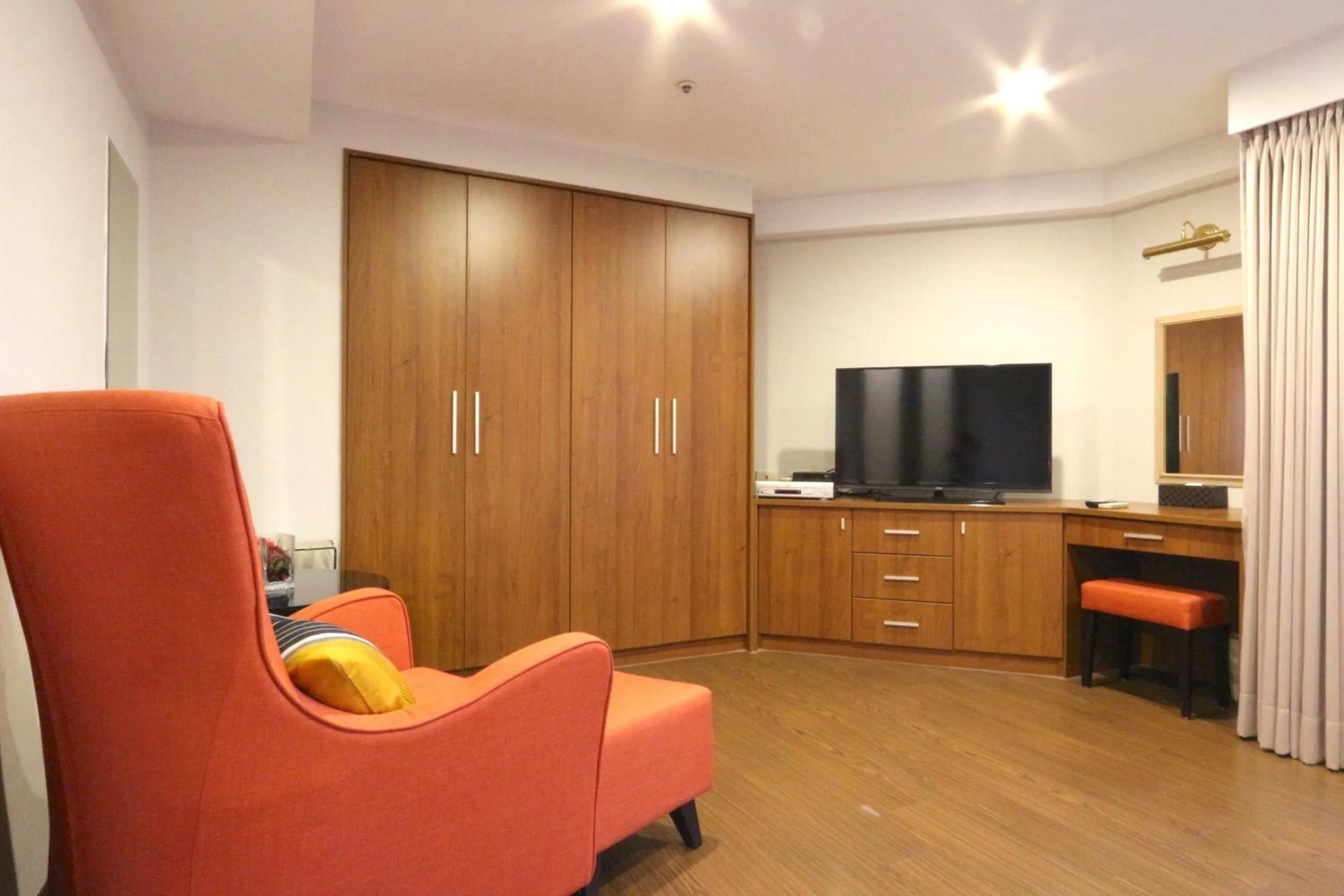 Living room in Sky19 Hotel