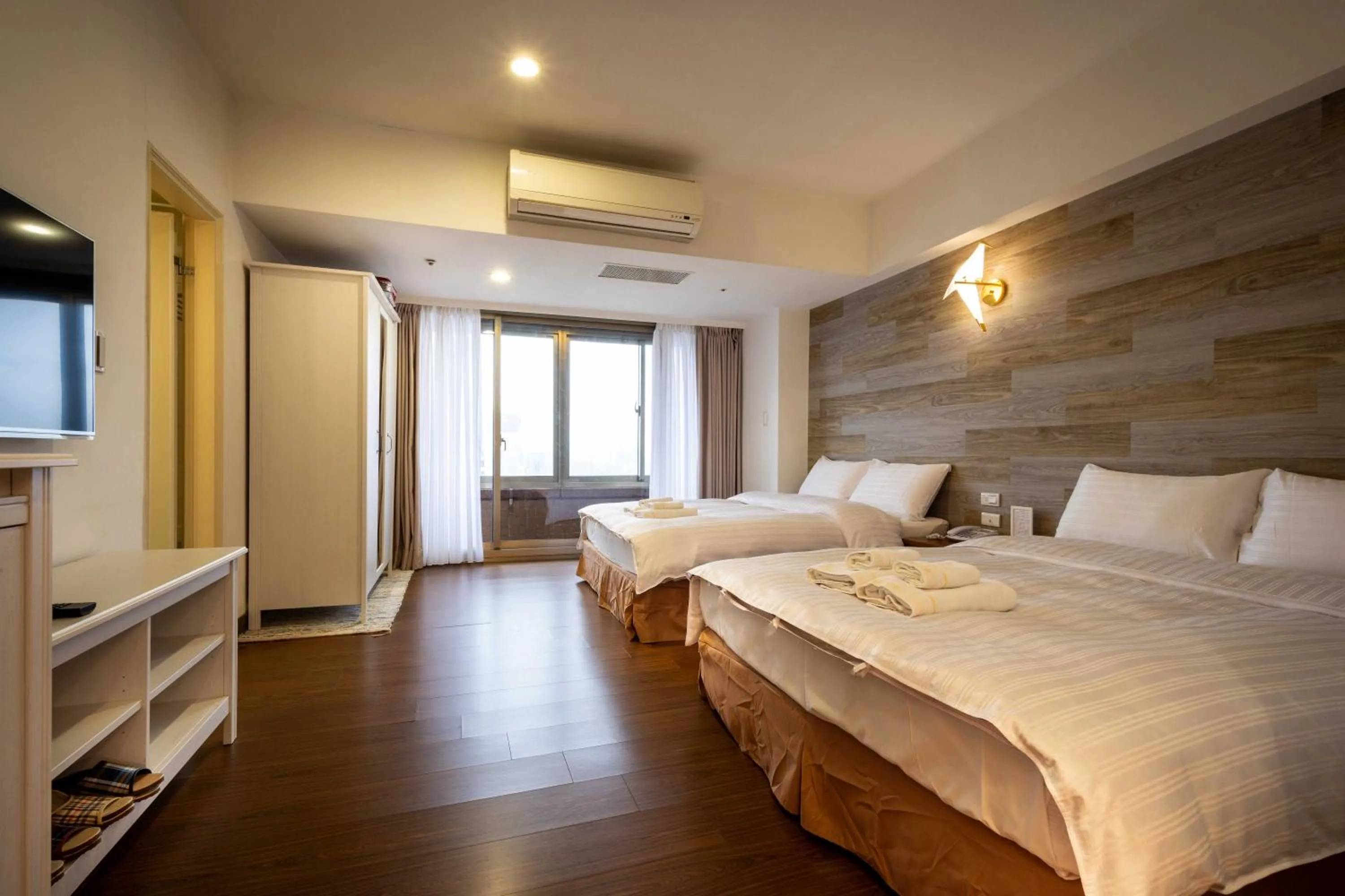 Photo of the whole room, Bed in Sky19 Hotel