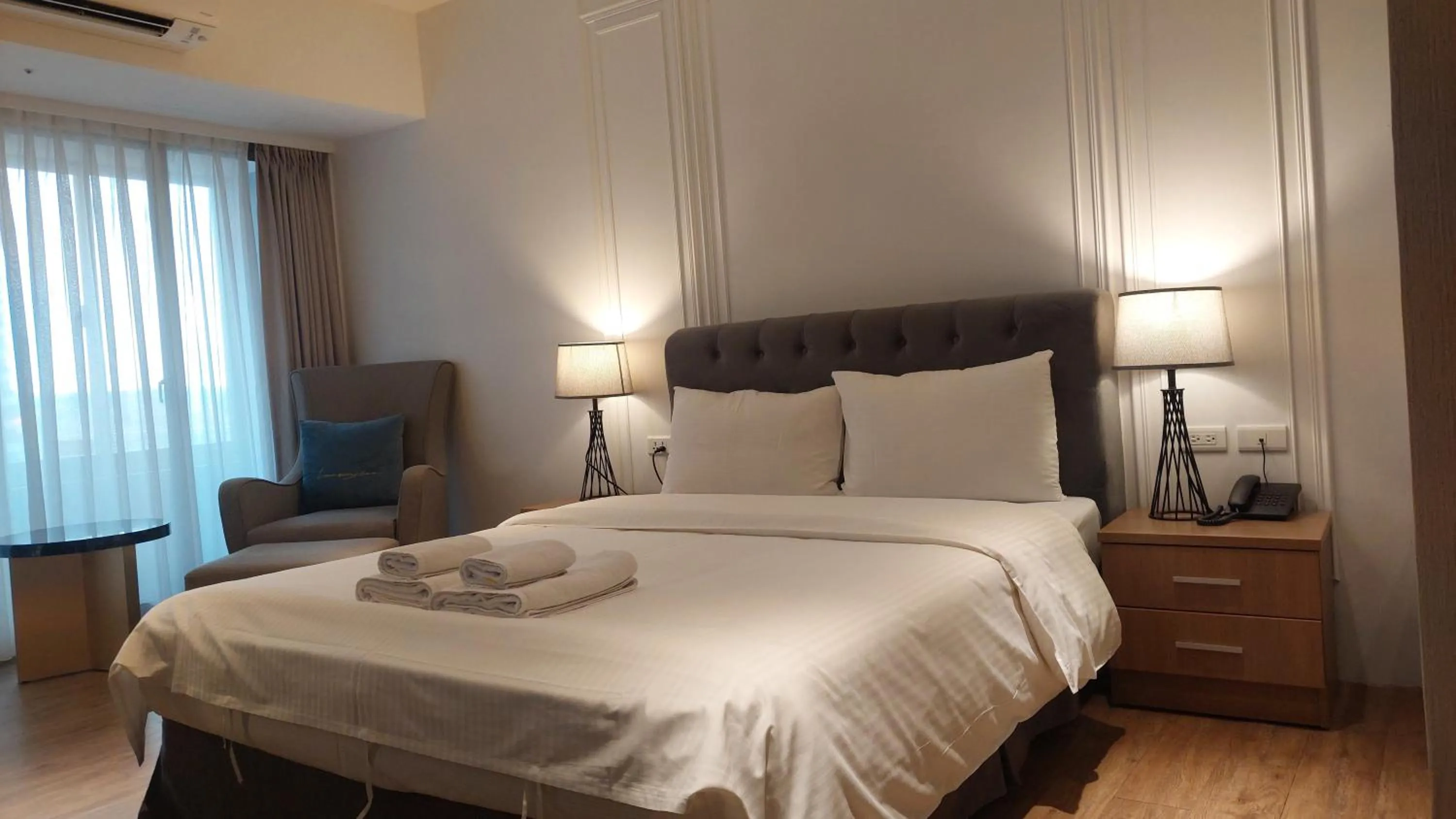 room service, Bed in Sky19 Hotel