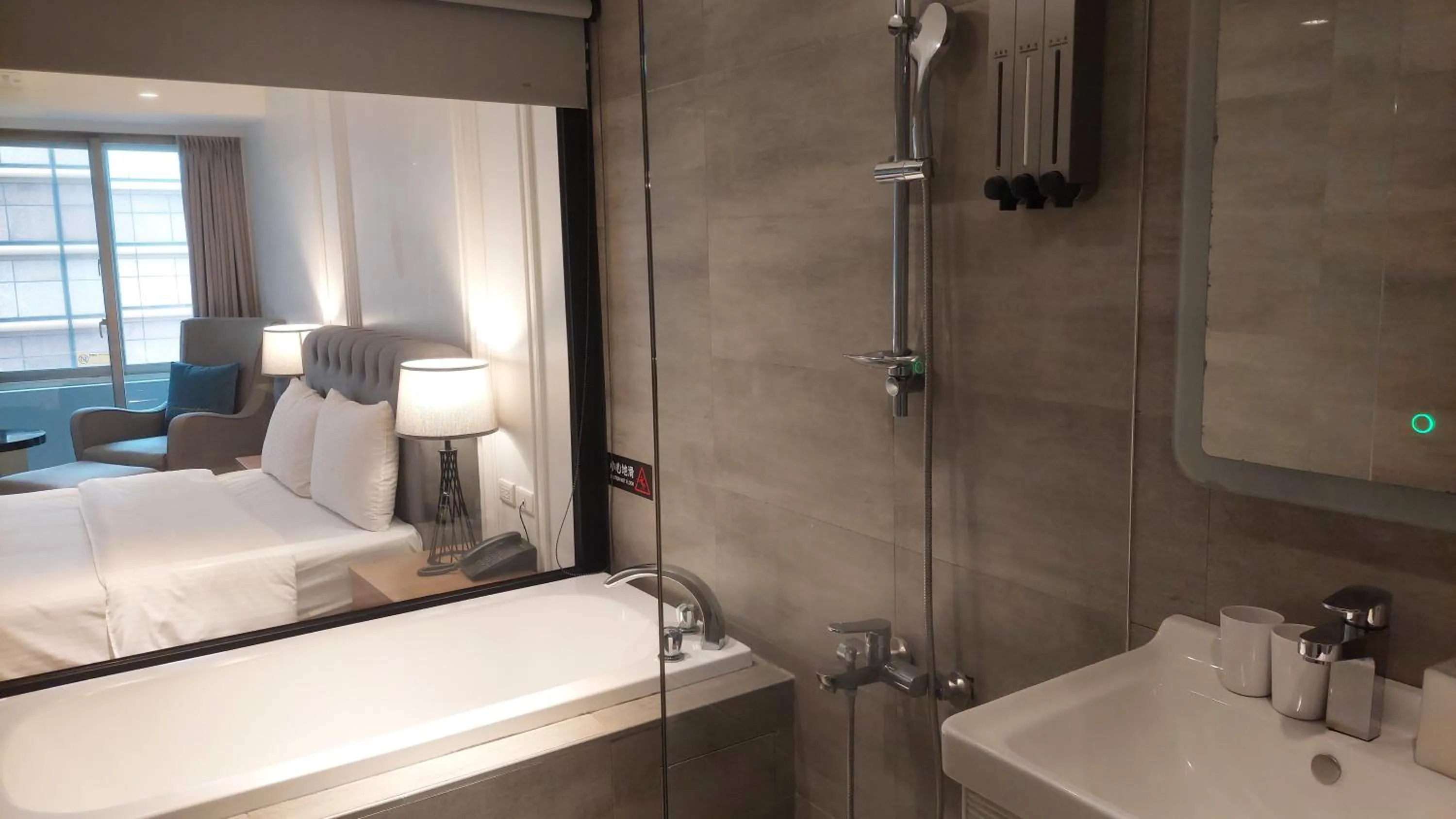 Toilet, Bed in Sky19 Hotel