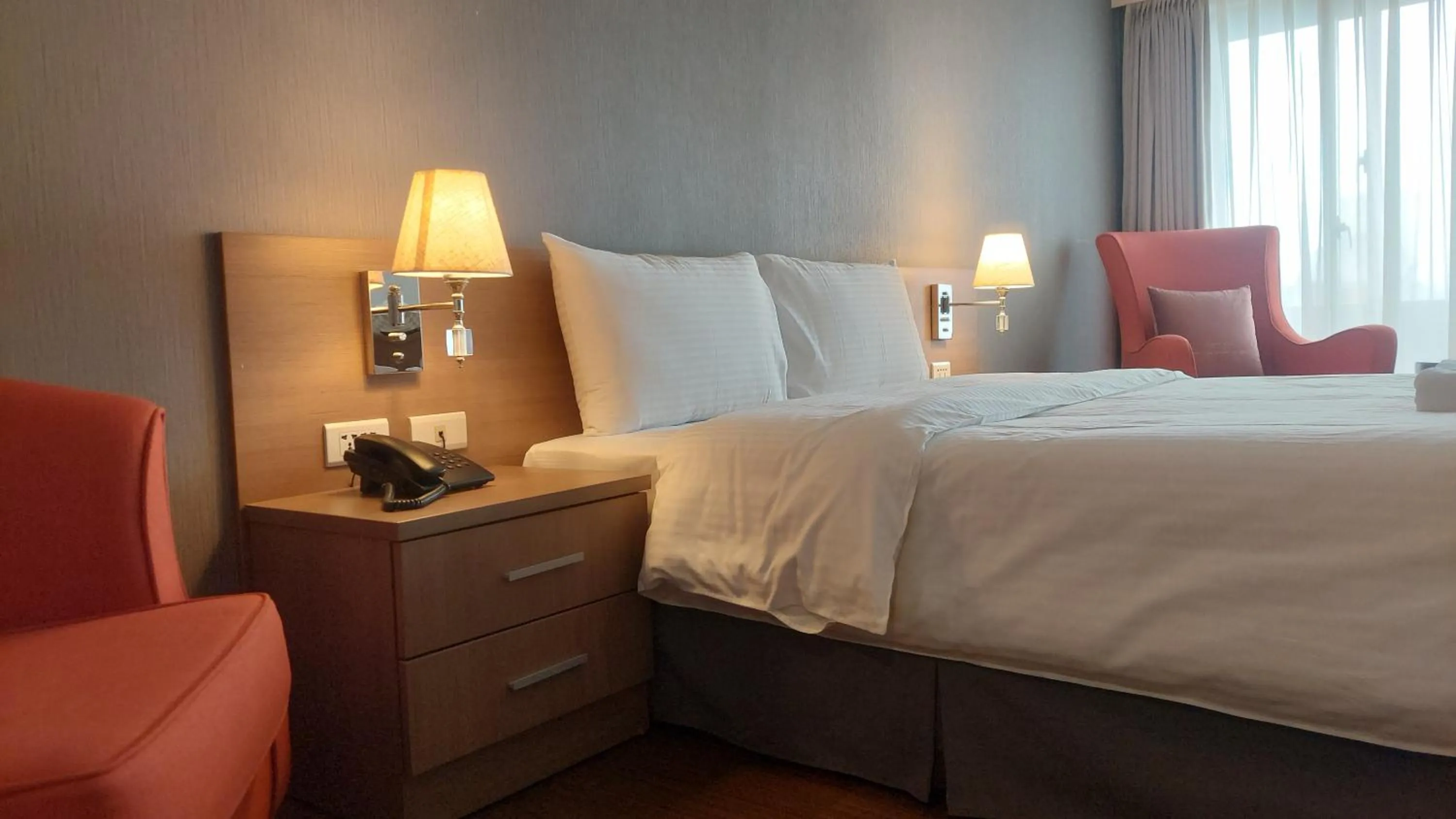 room service, Bed in Sky19 Hotel