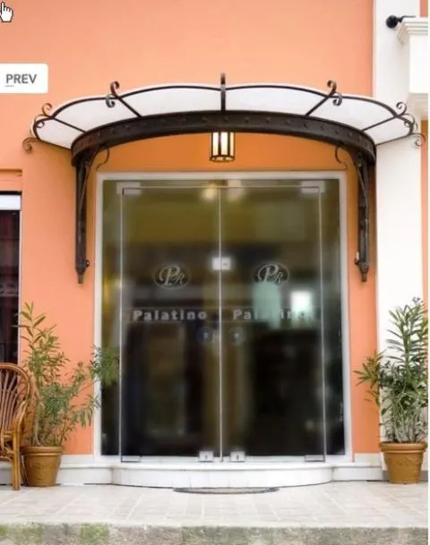 Facade/entrance in Palatino