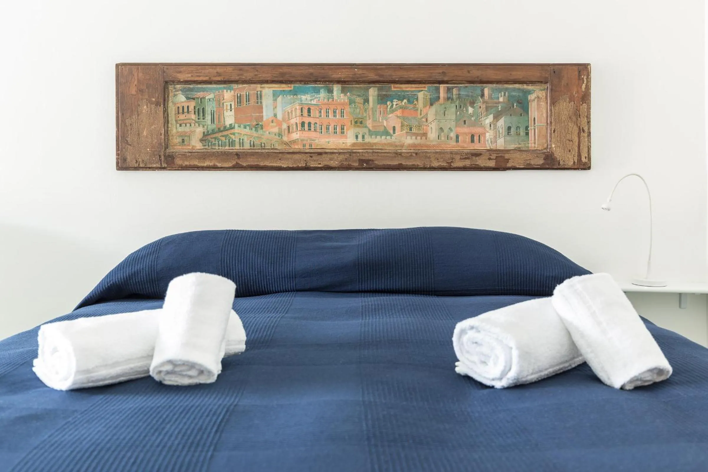 Decorative detail, Bed in La rosa dei venti