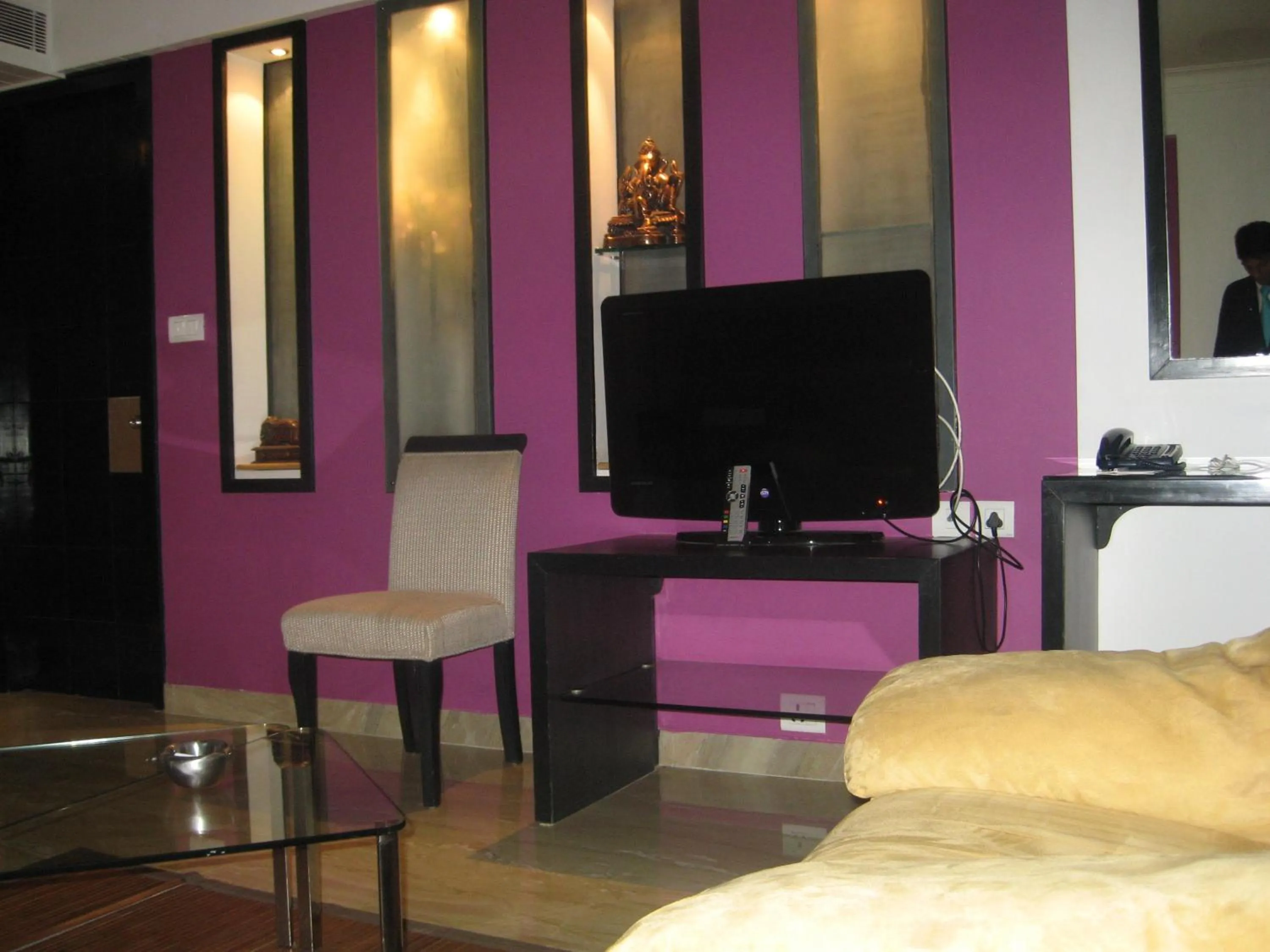 TV and multimedia in The Wall Street Beacon, Jaipur